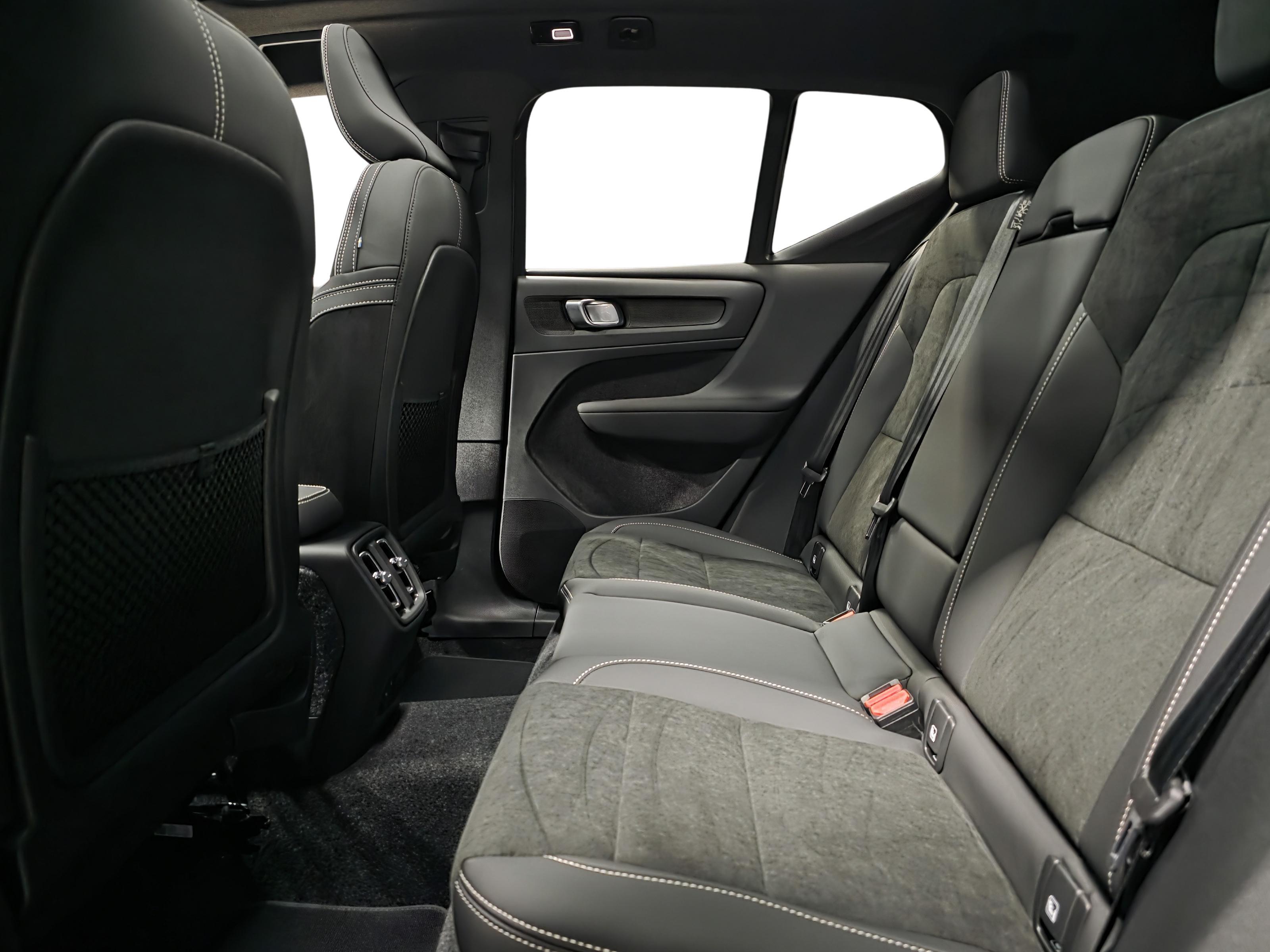 Volvo EX40 9