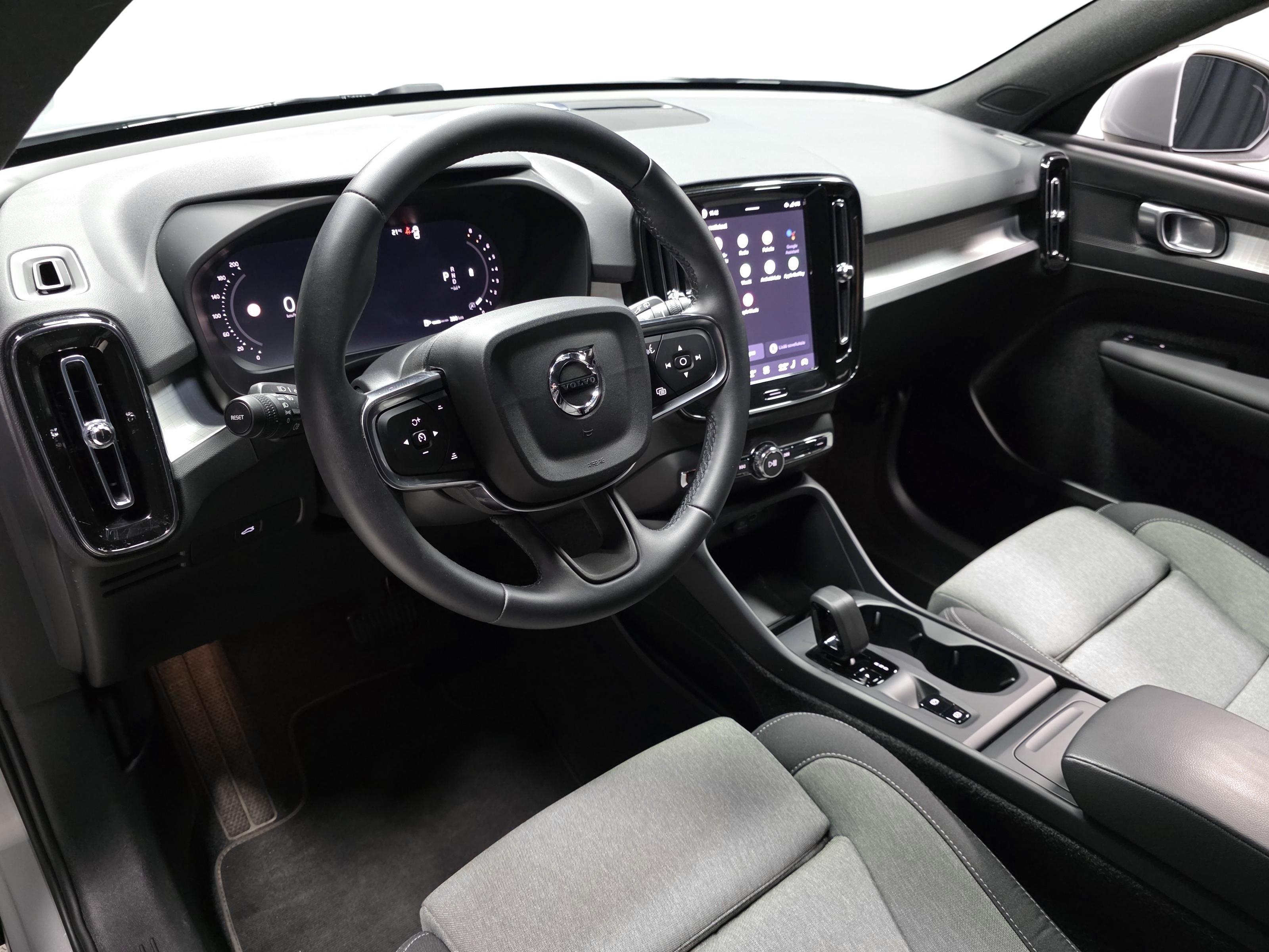 Volvo XC40 8