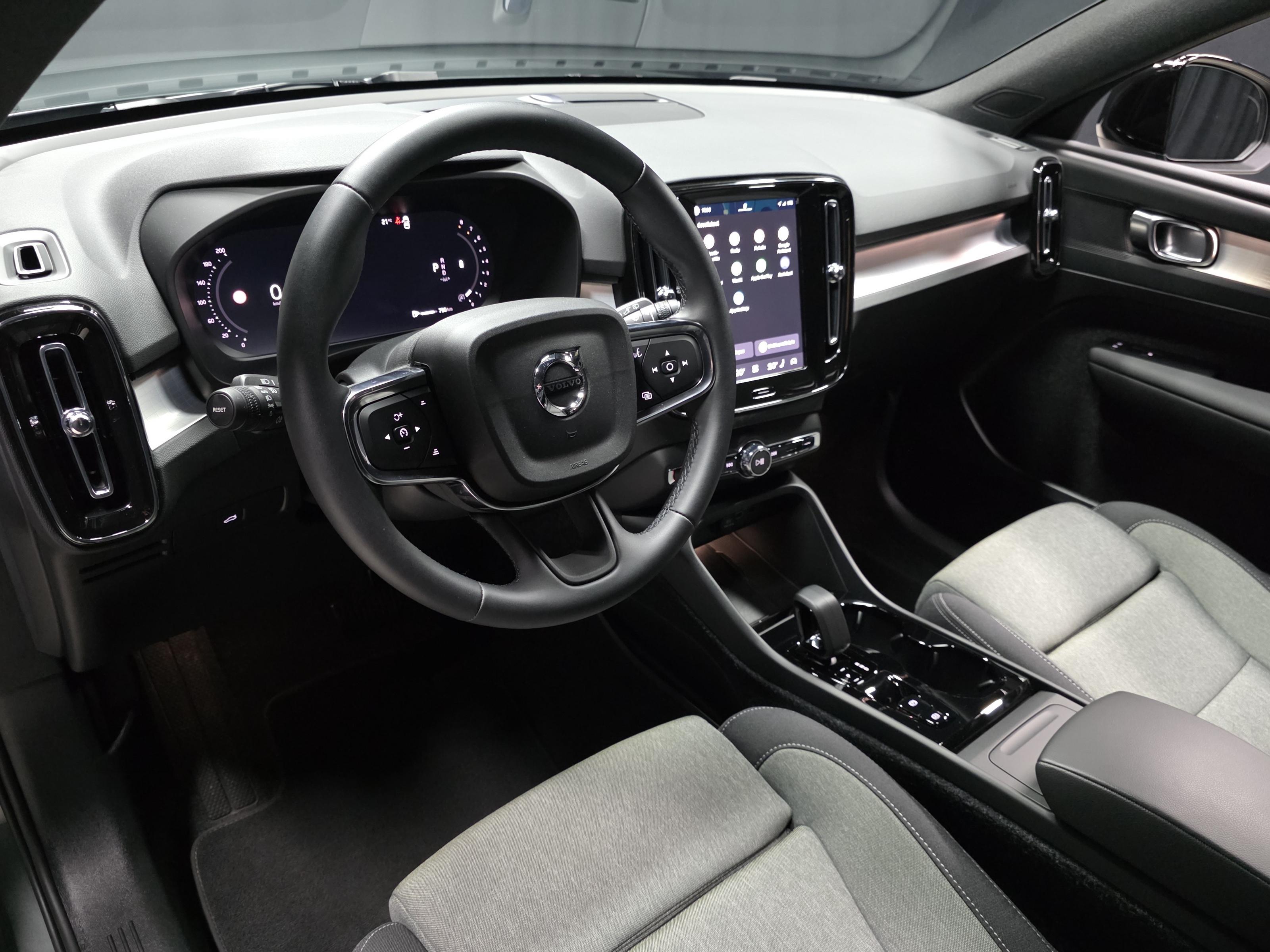 Volvo XC40 8