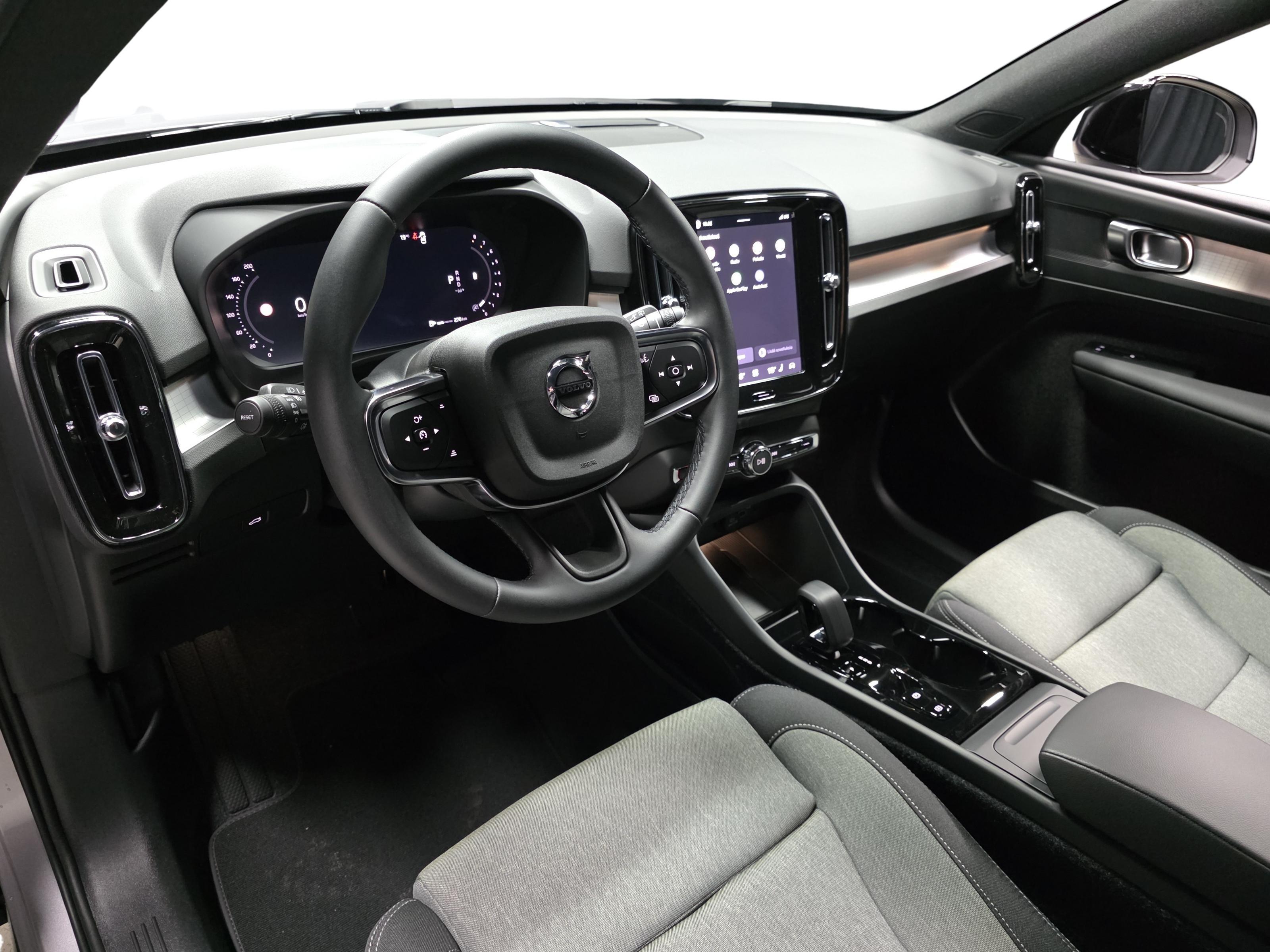 Volvo XC40 8