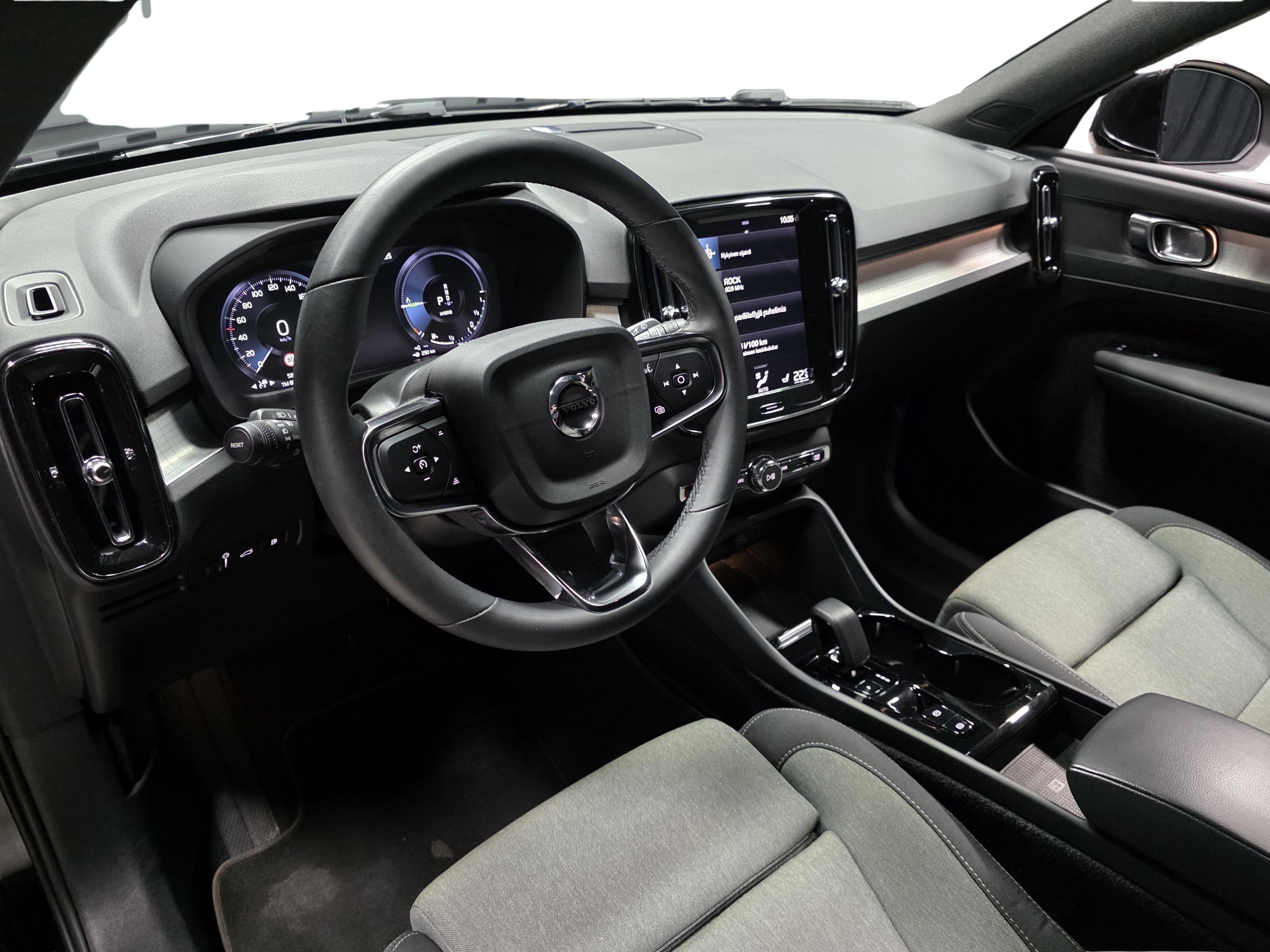 Volvo XC40 8