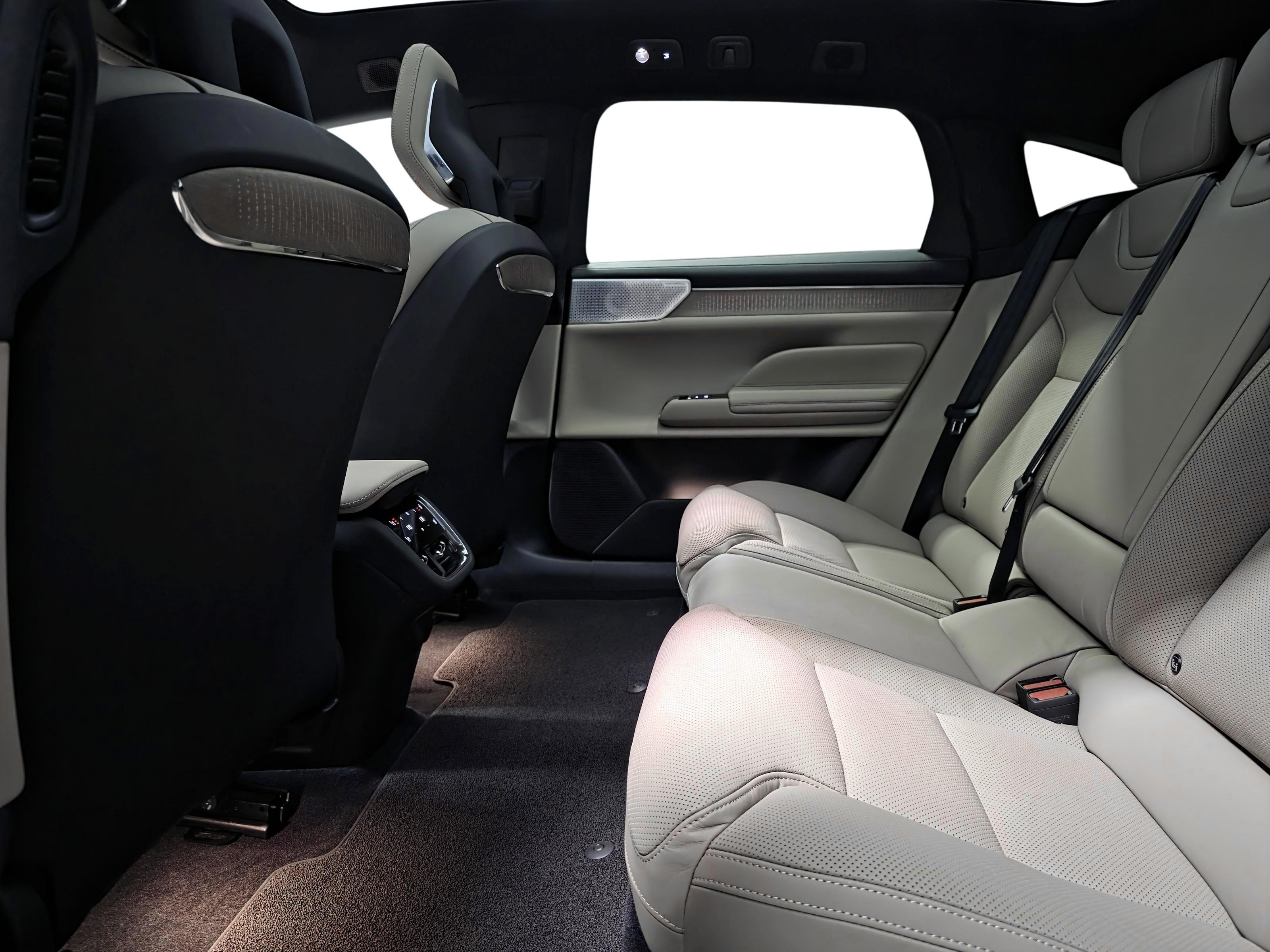 Volvo ES90 9
