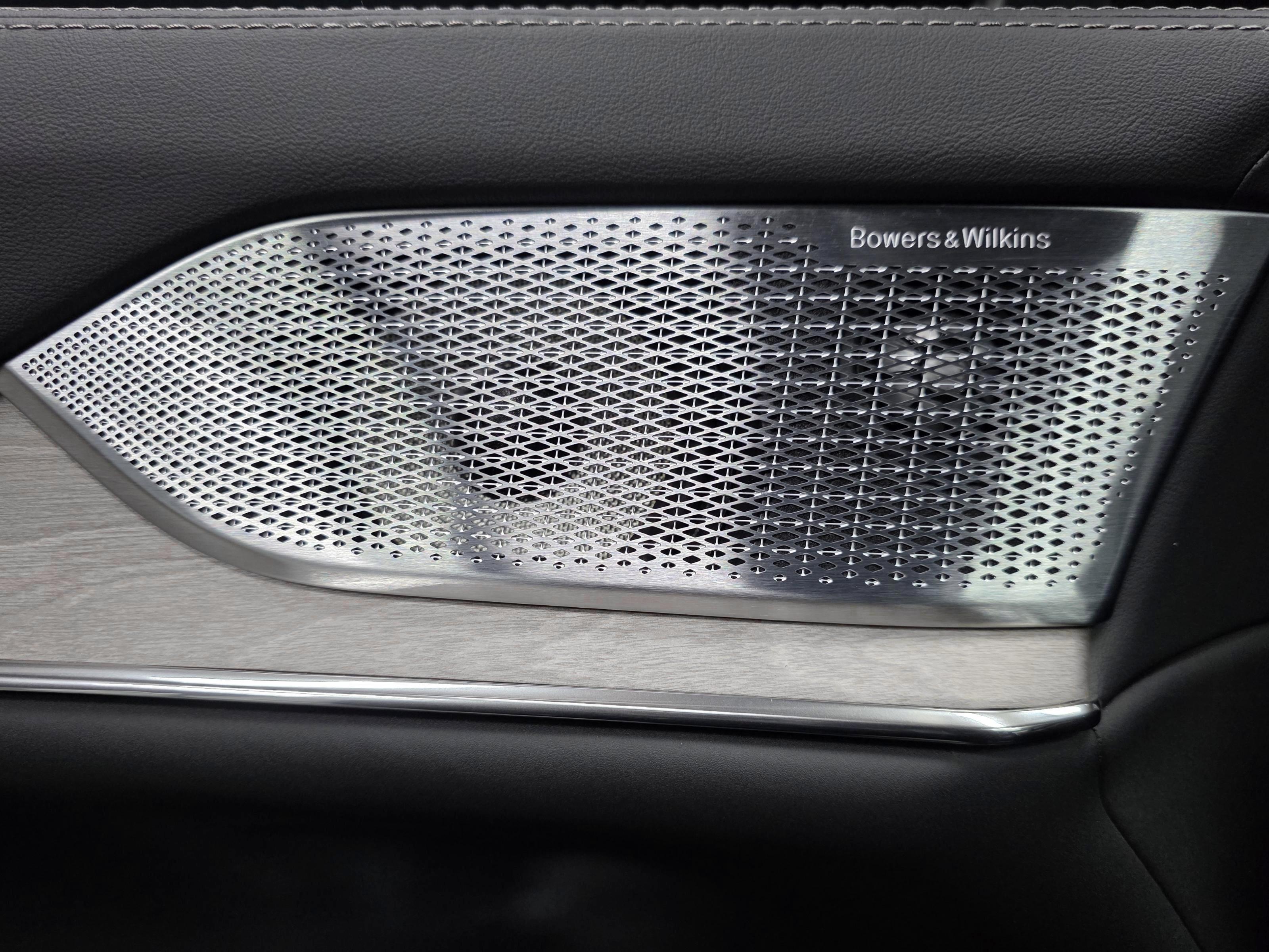 Volvo EX90 16