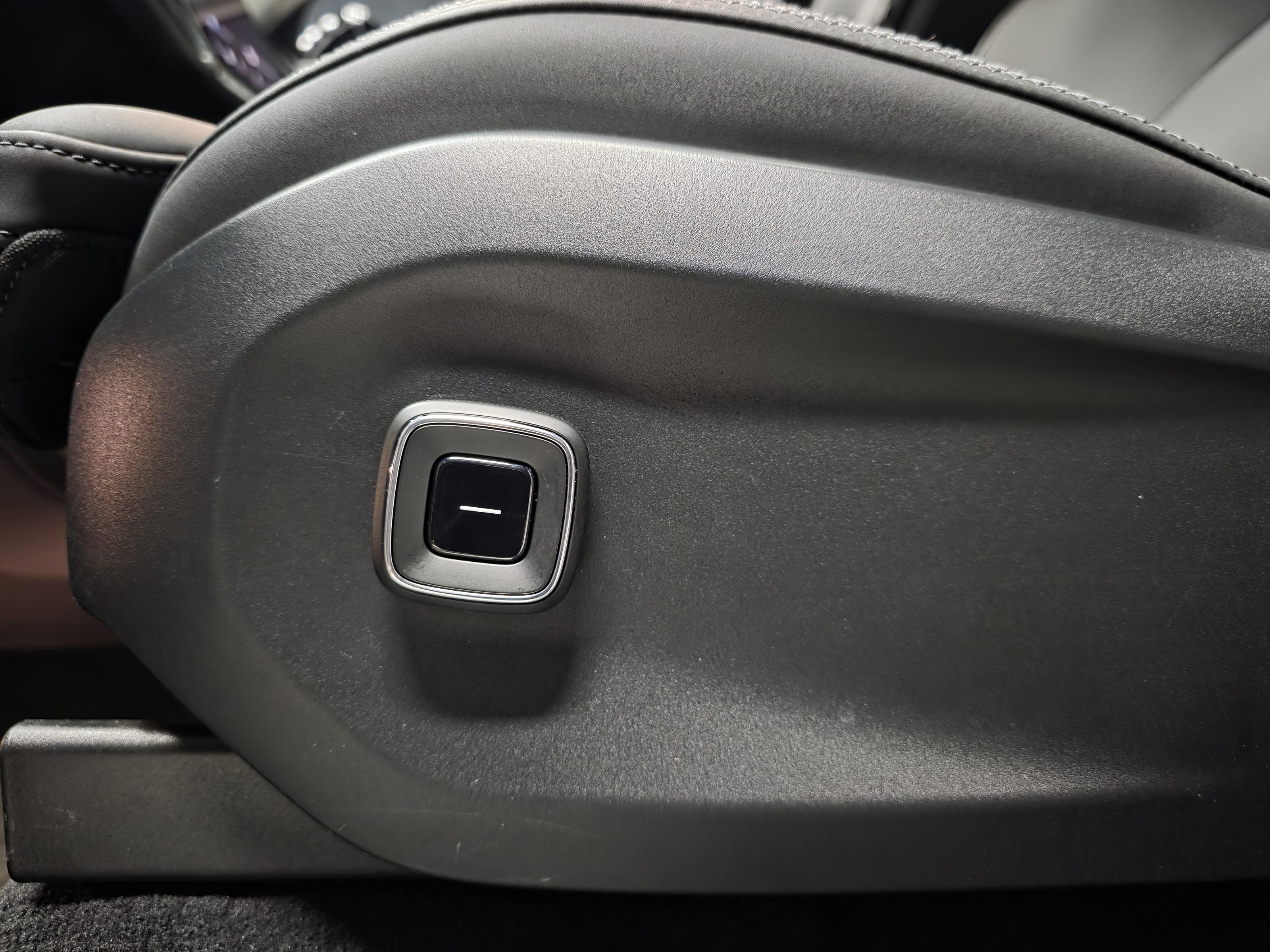 Volvo EX90 17