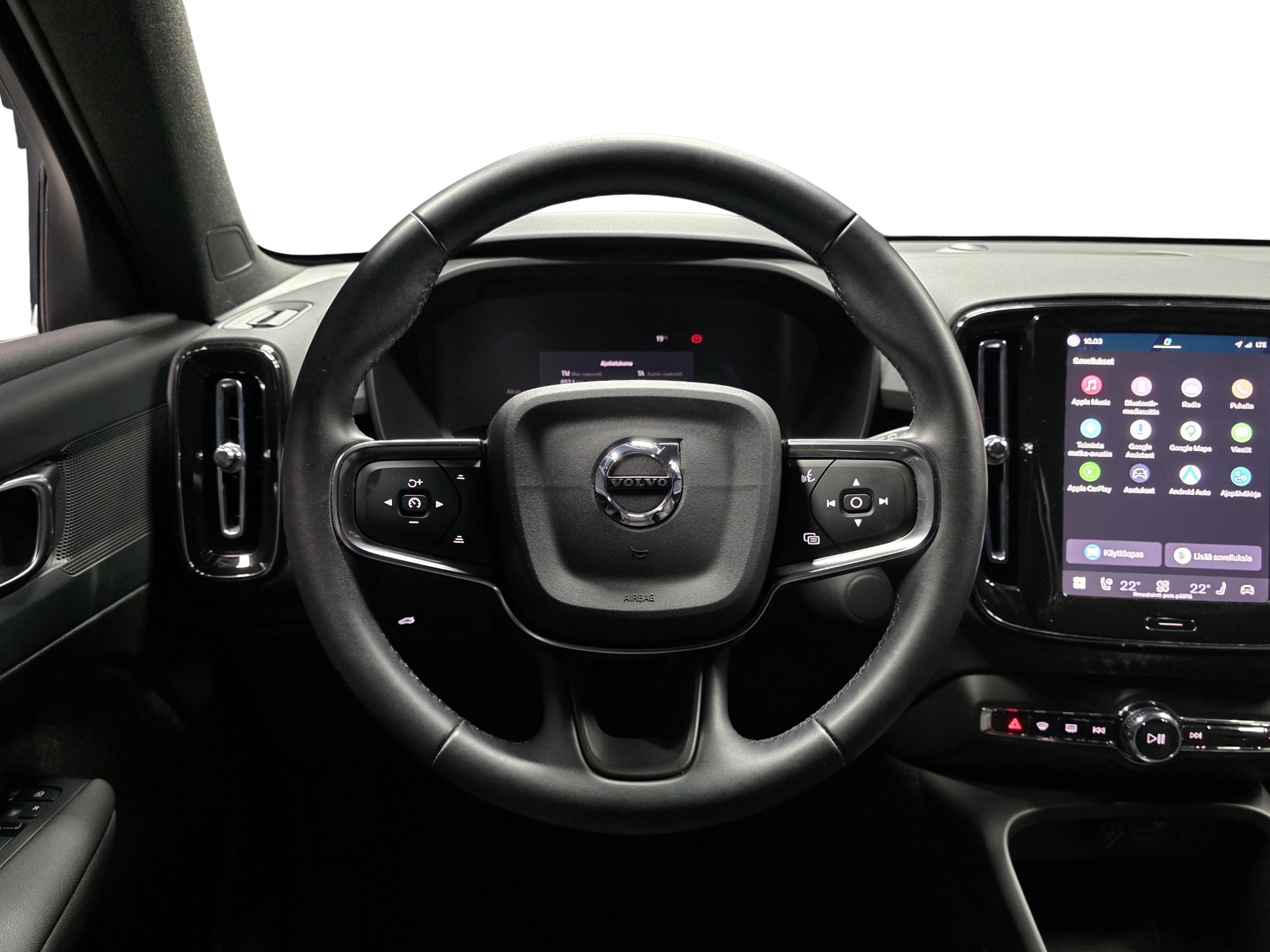 Volvo EX40 10
