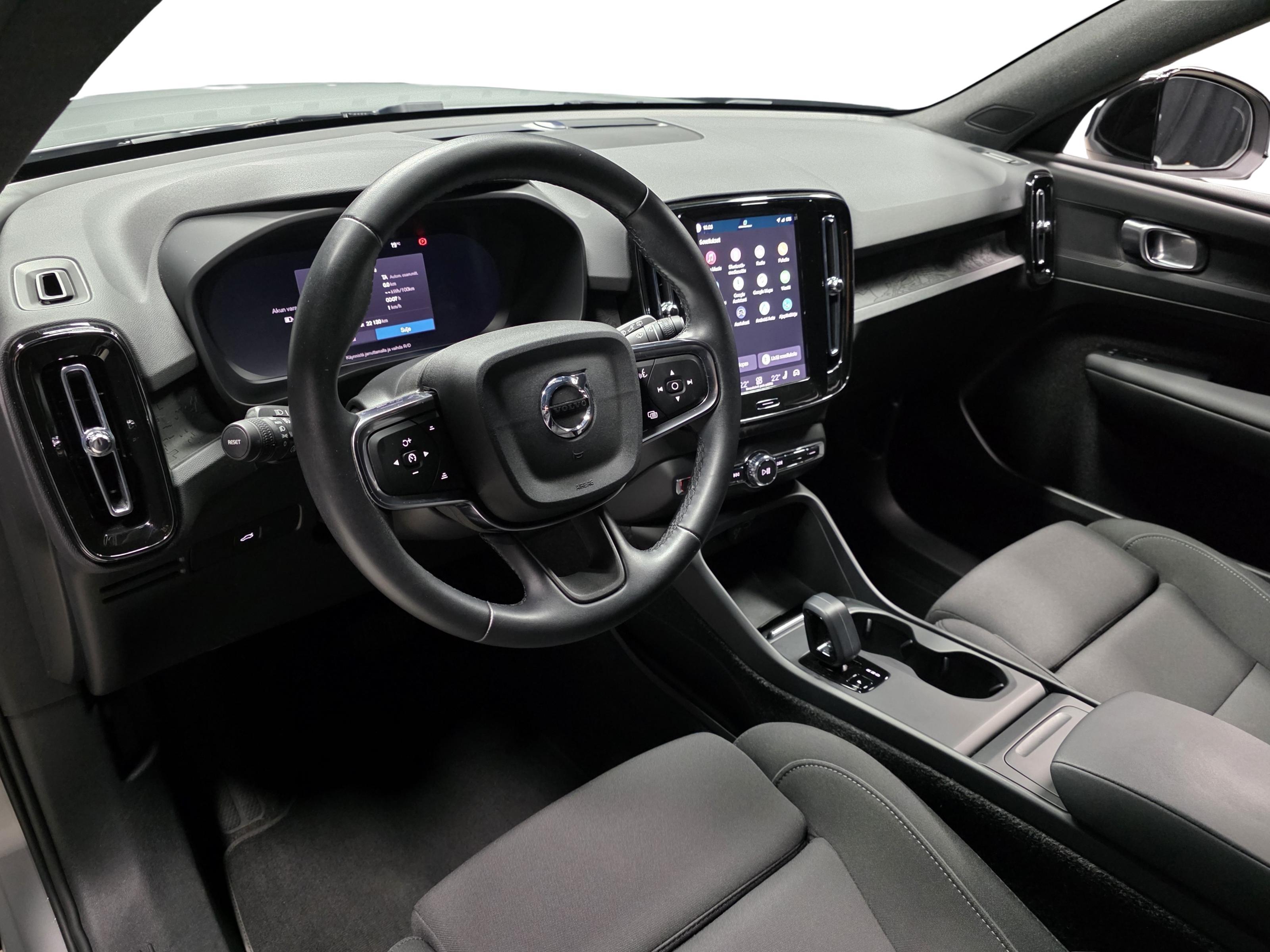 Volvo EX40 8