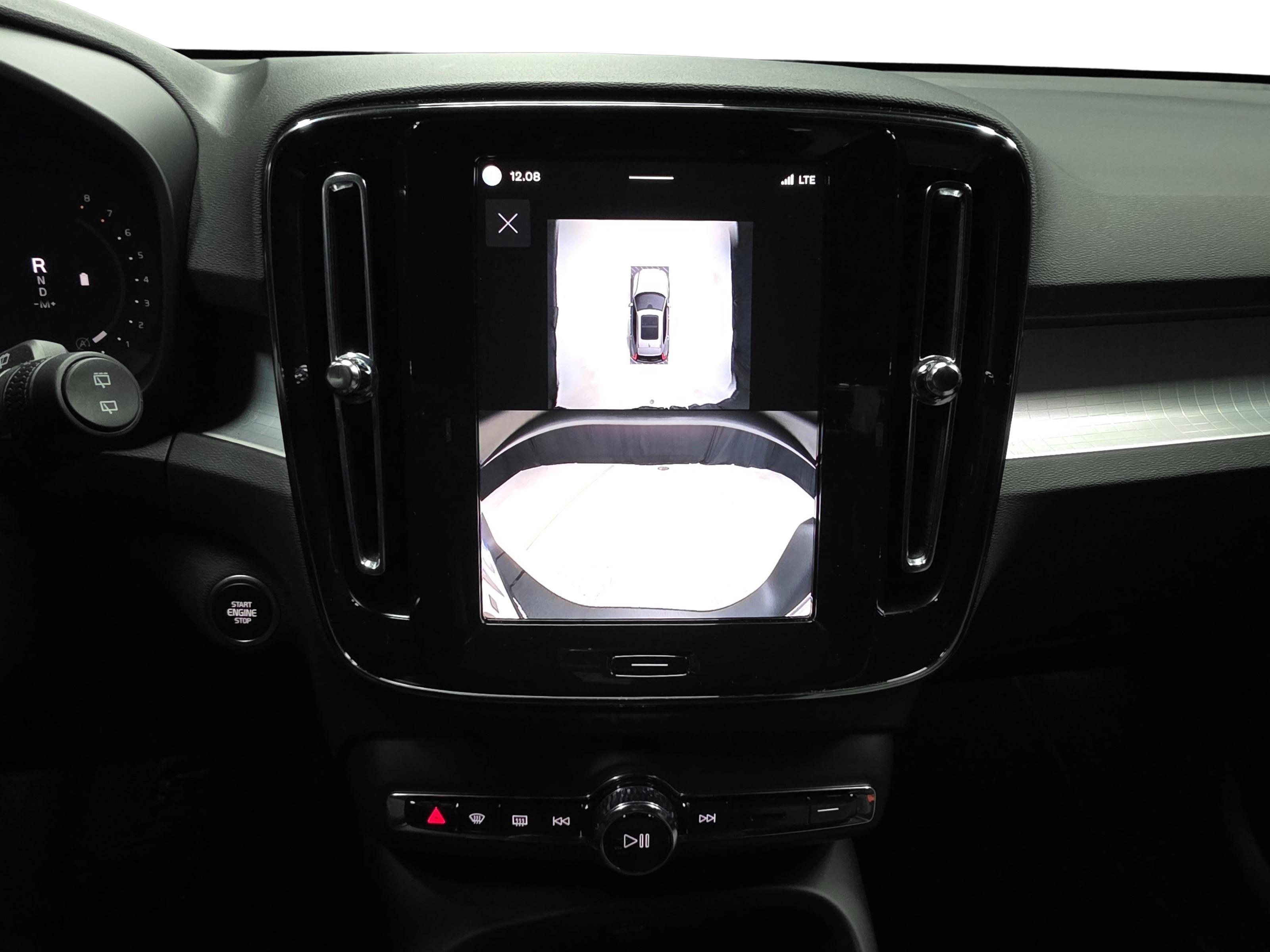 Volvo XC40 12