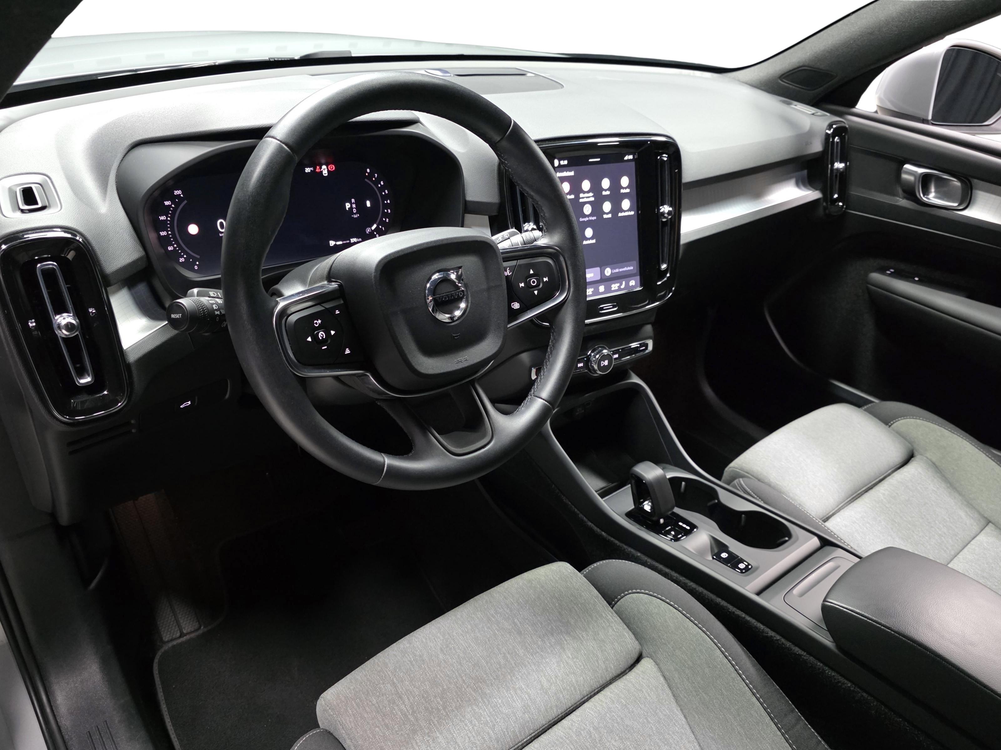 Volvo XC40 8
