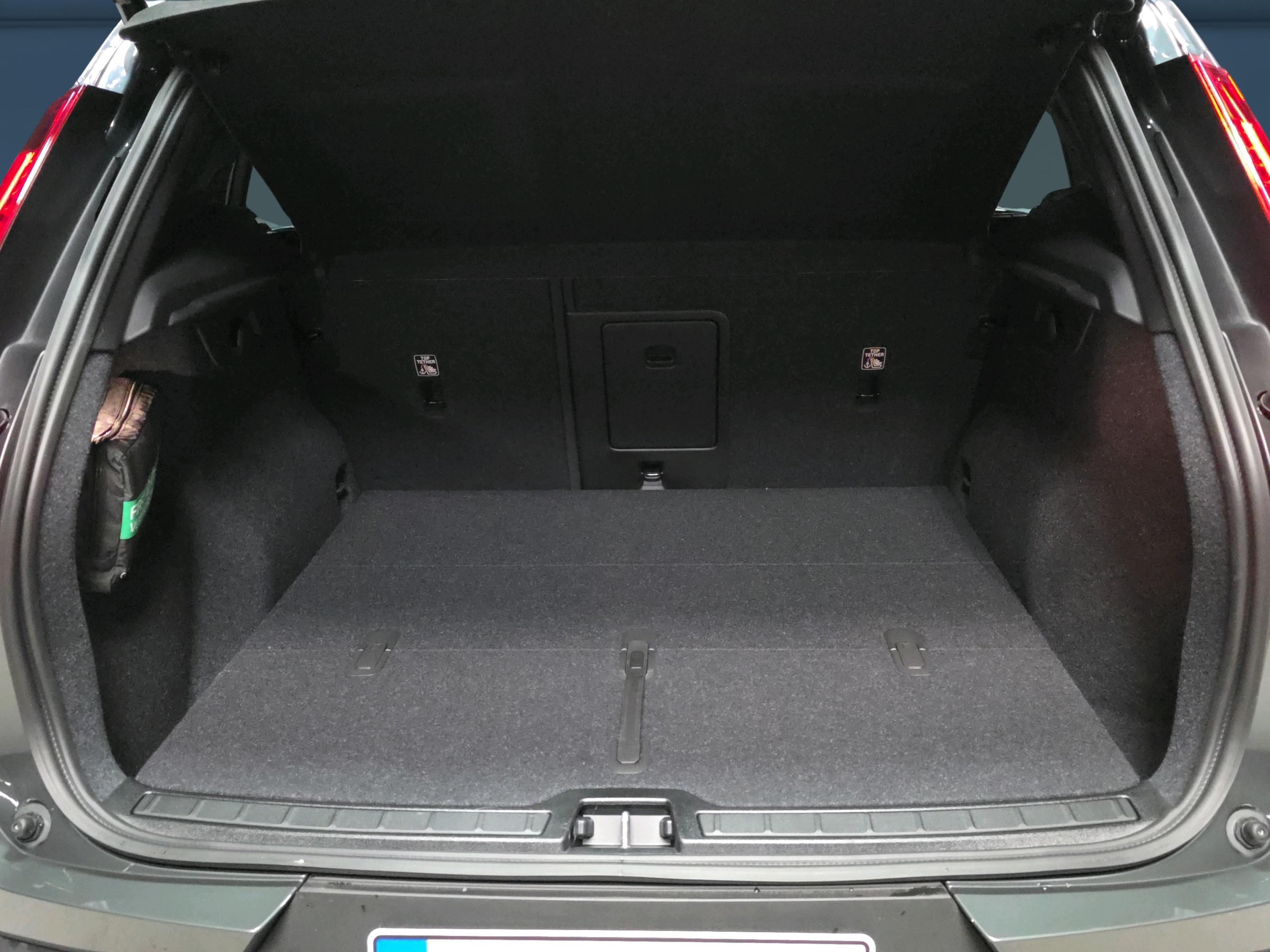 Volvo EX40 11