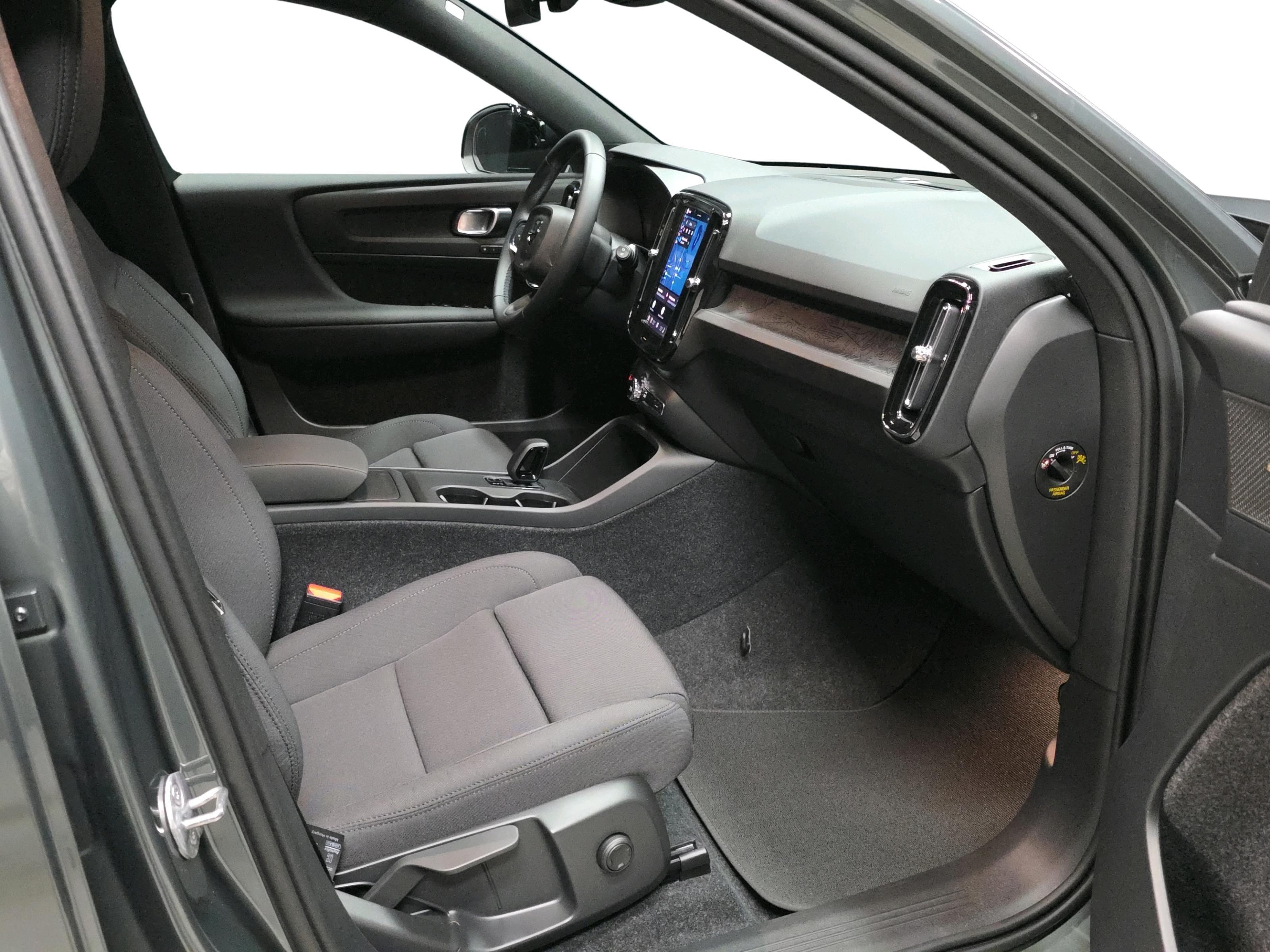 Volvo EX40 13