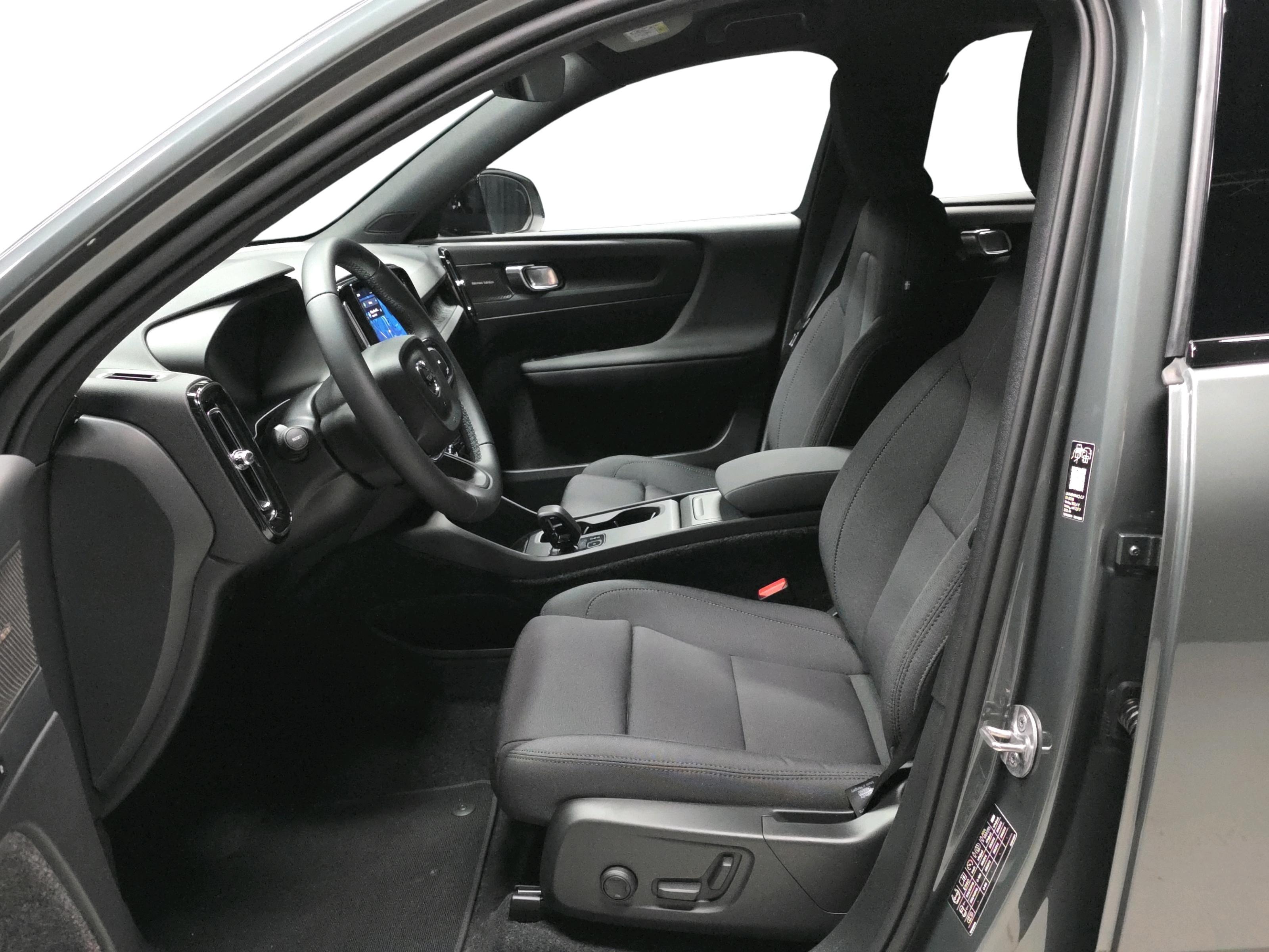 Volvo EX40 8