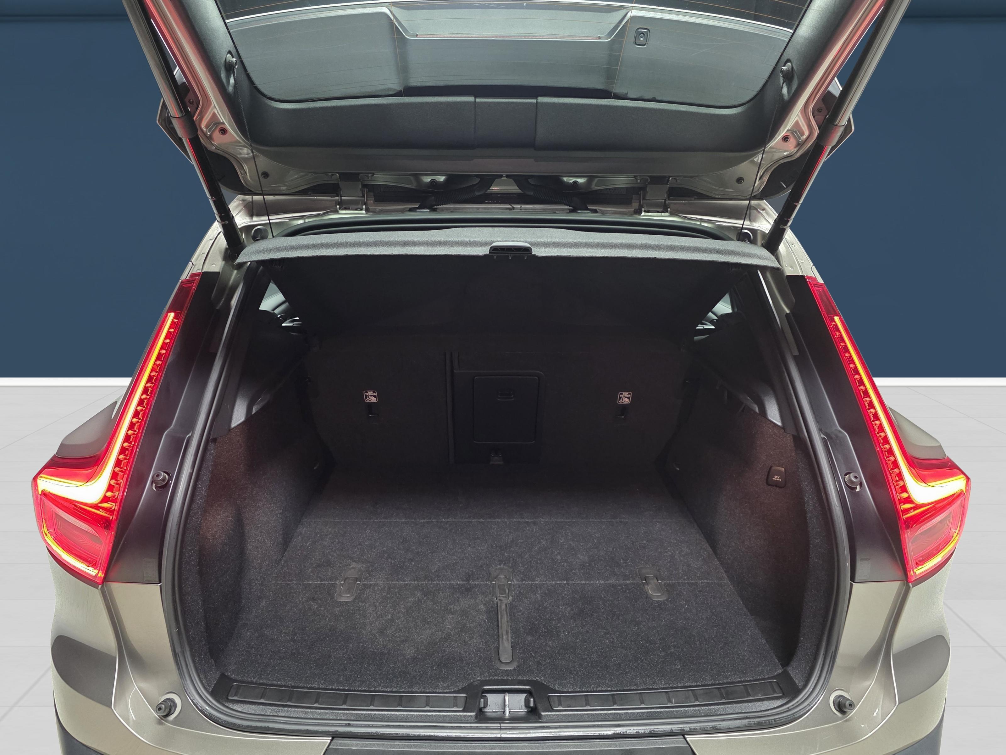 Volvo XC40 11