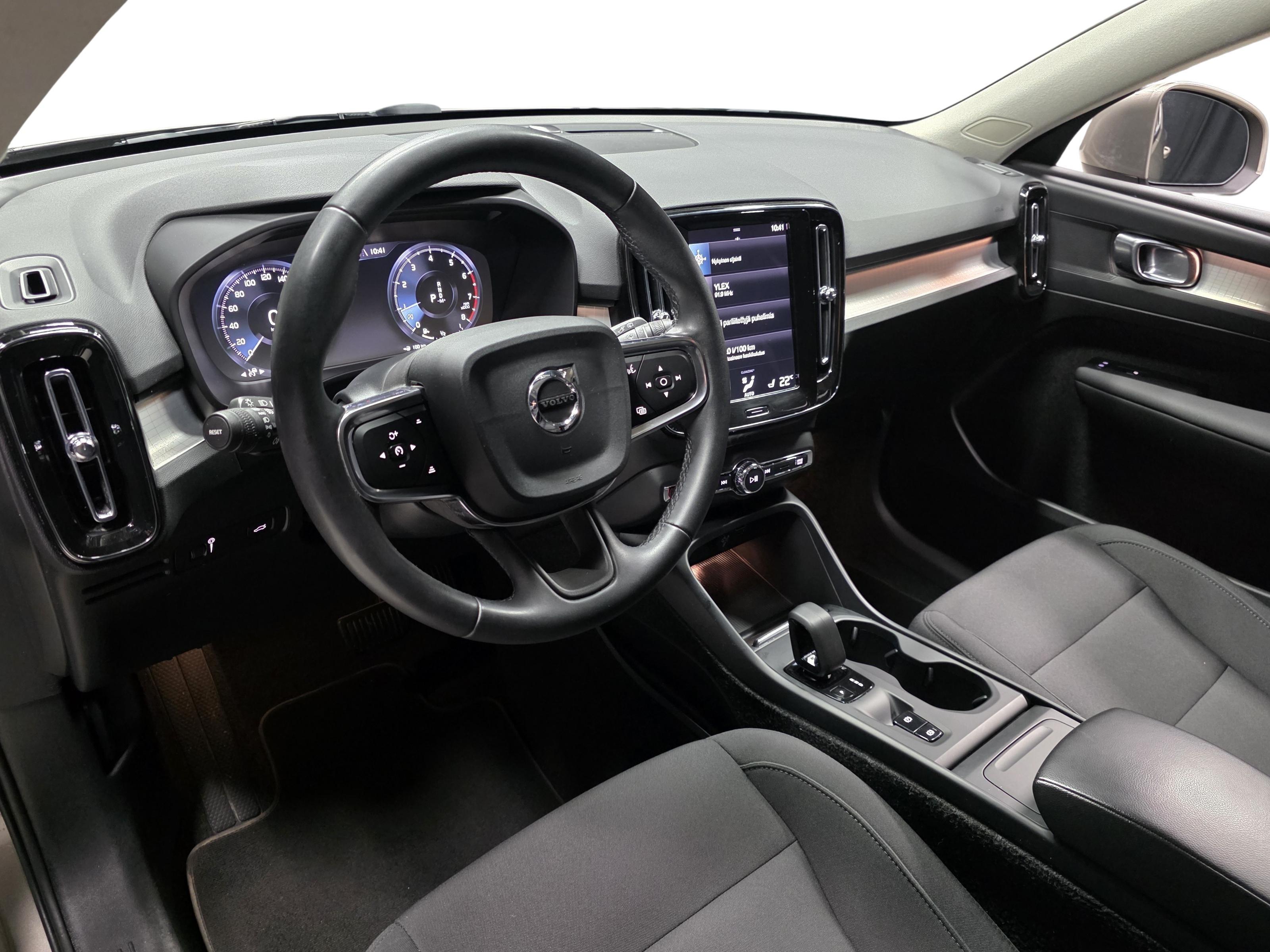 Volvo XC40 8
