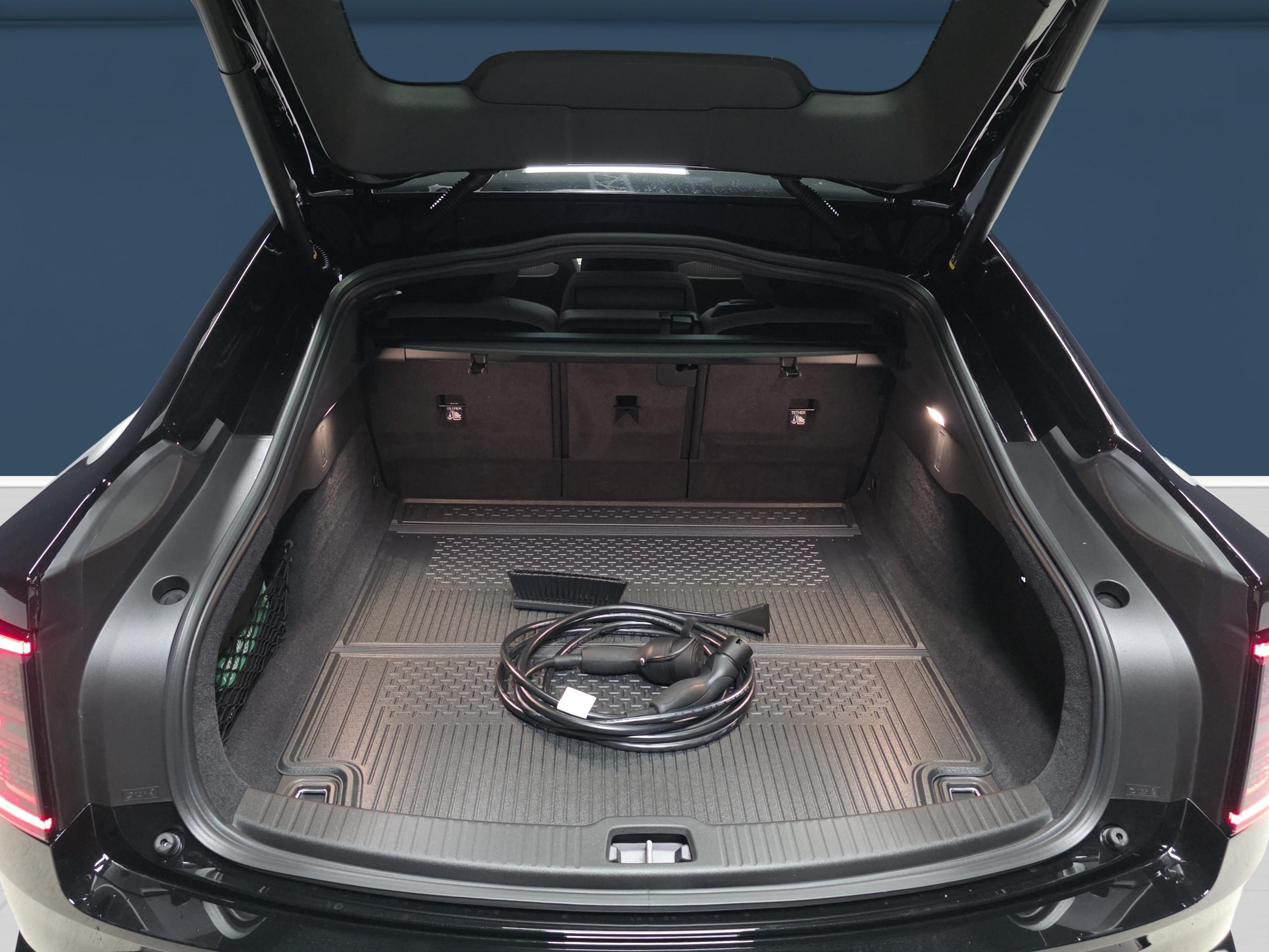 Volvo ES90 11