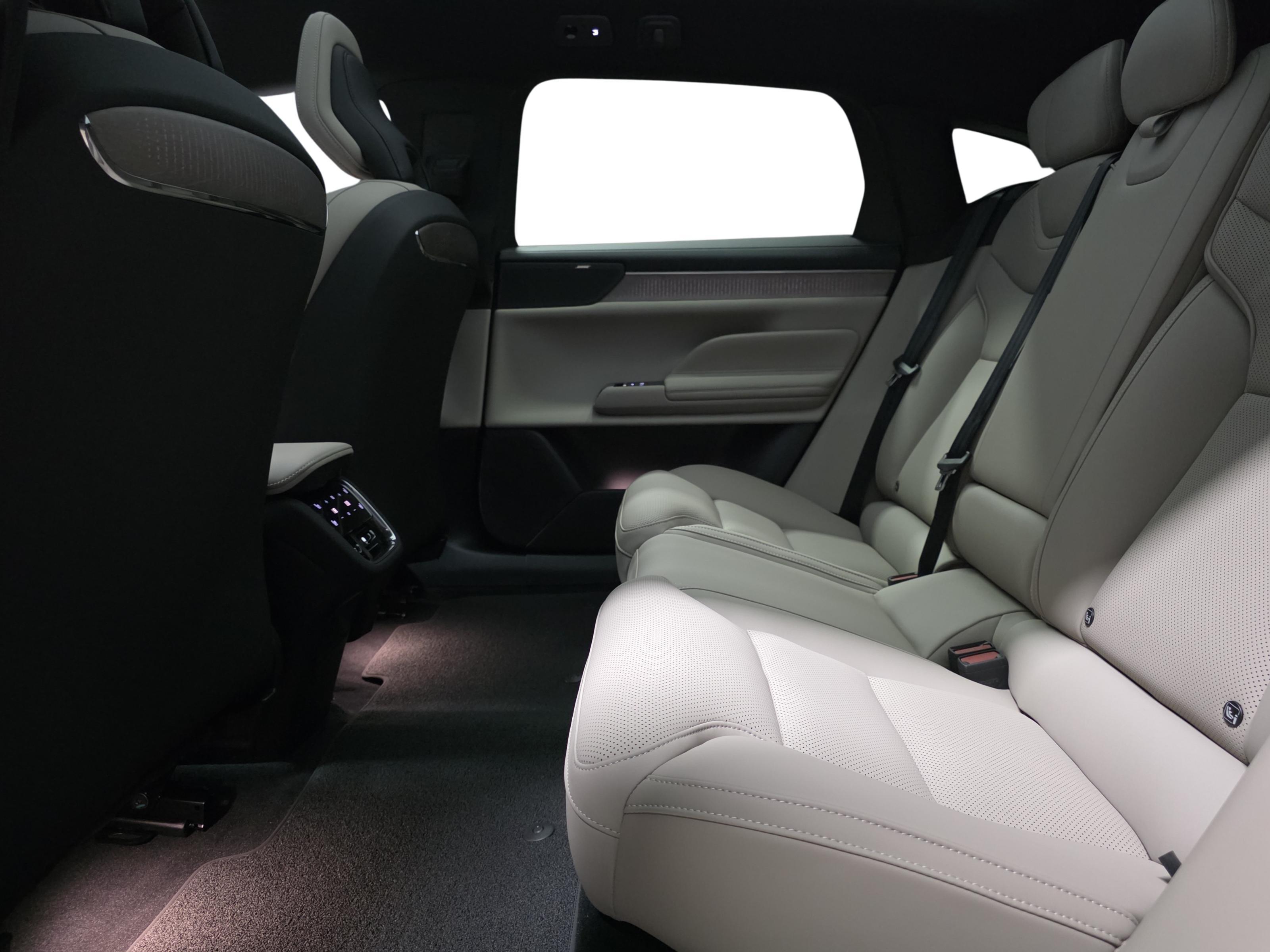 Volvo ES90 9
