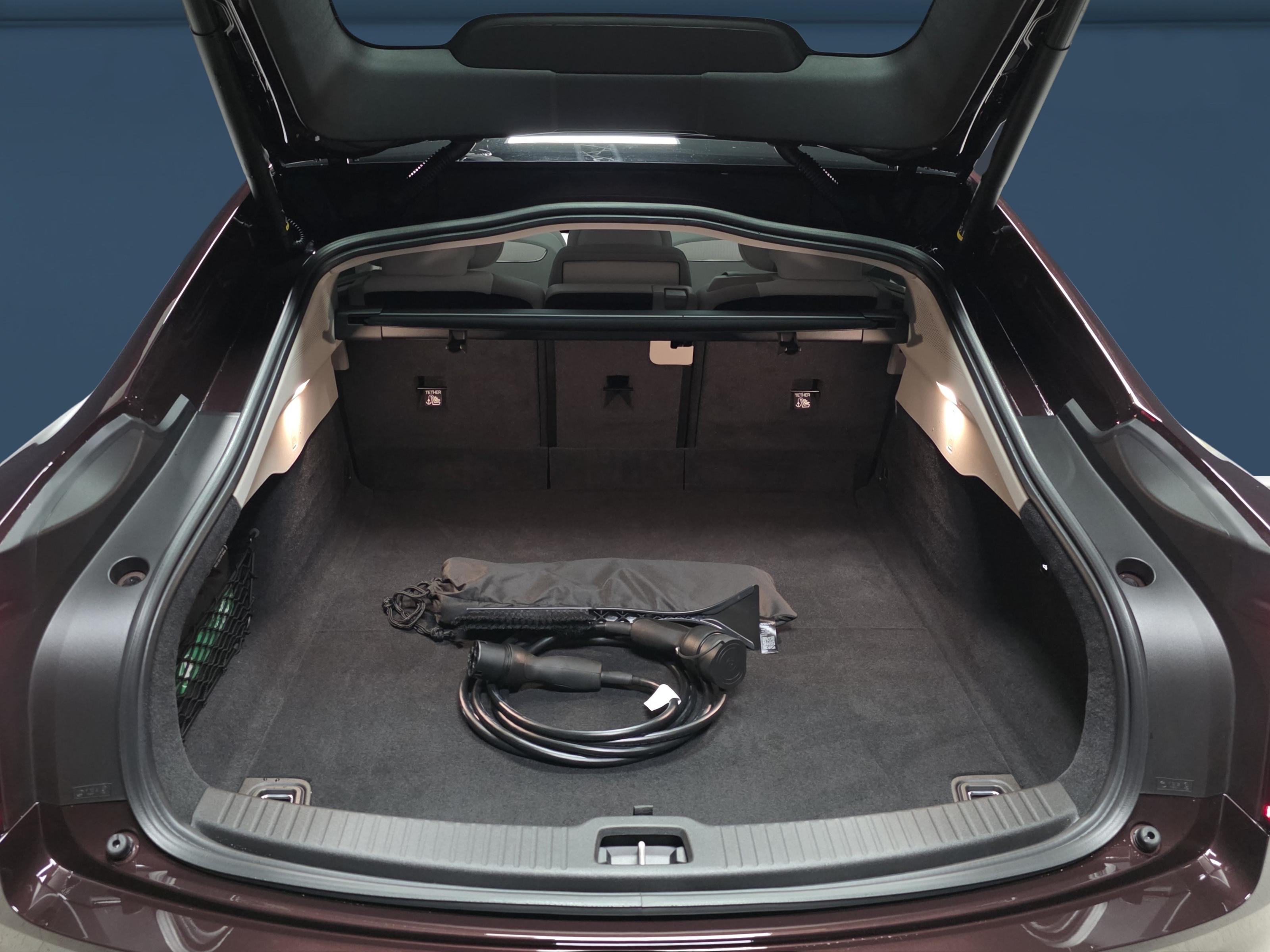 Volvo ES90 11