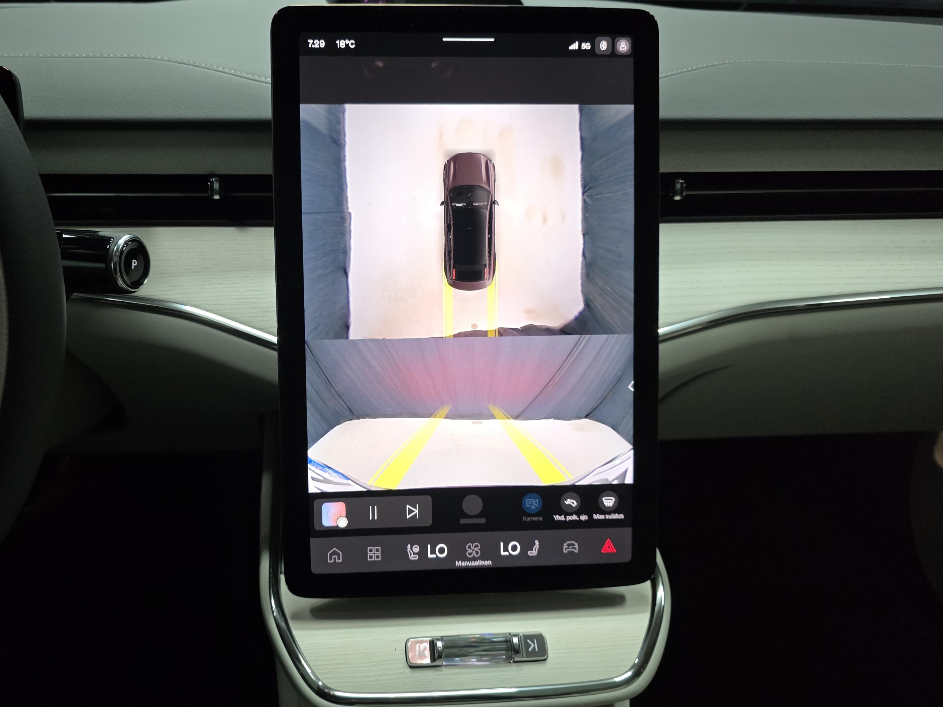 Volvo ES90 12