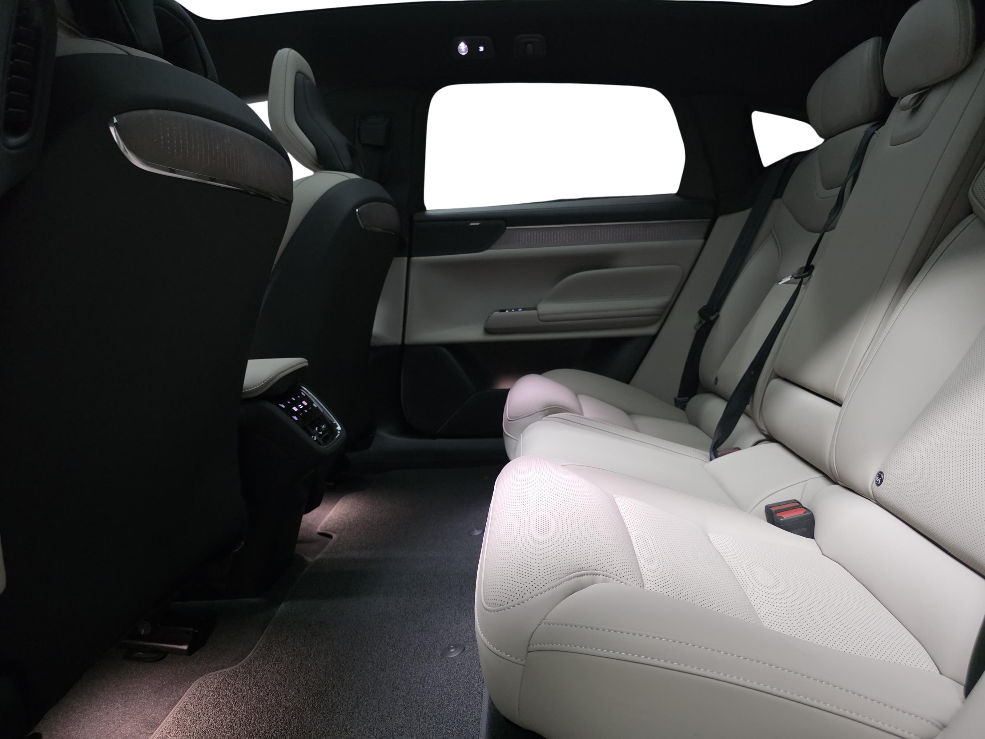 Volvo ES90 9
