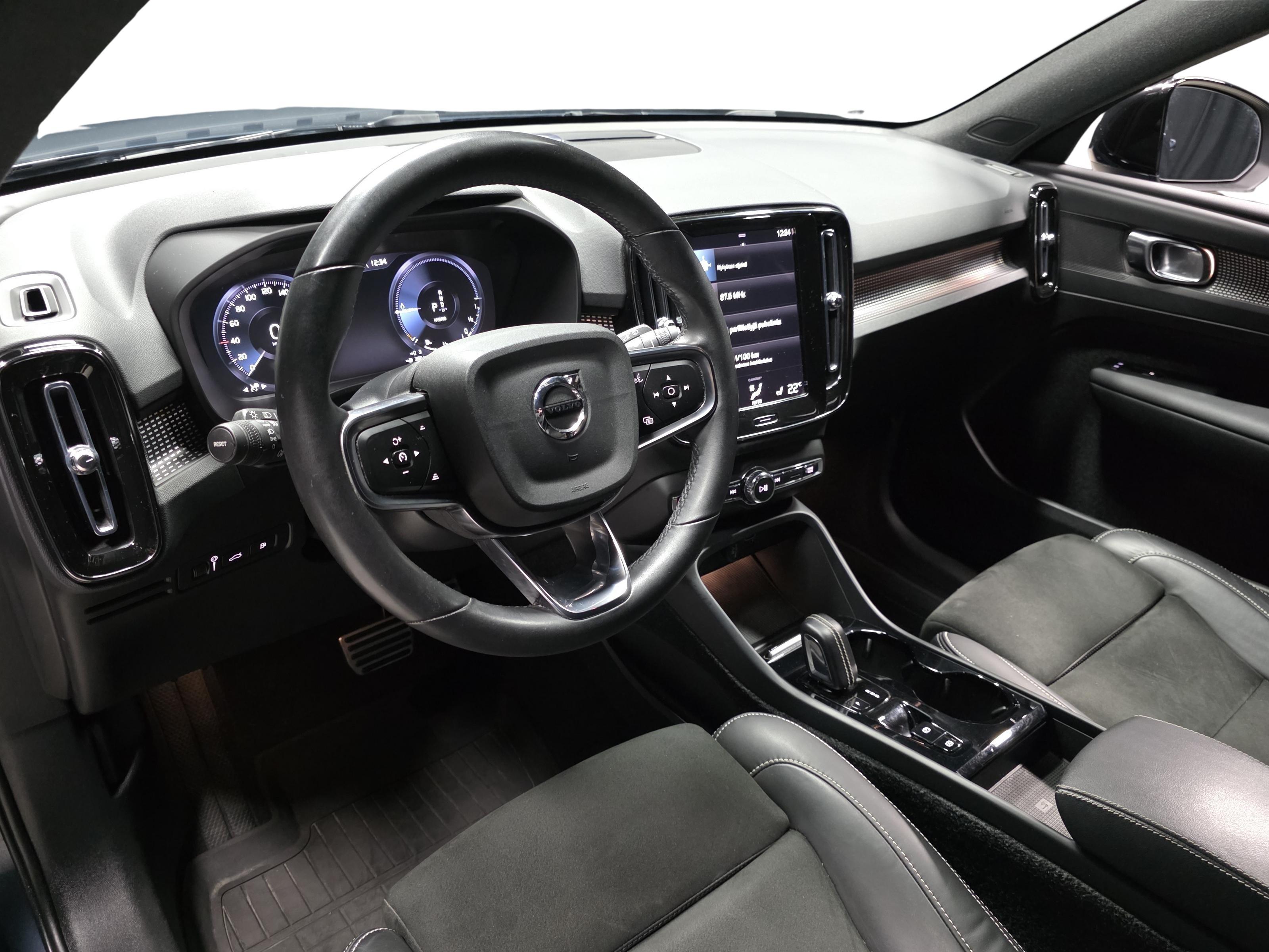 Volvo XC40 8