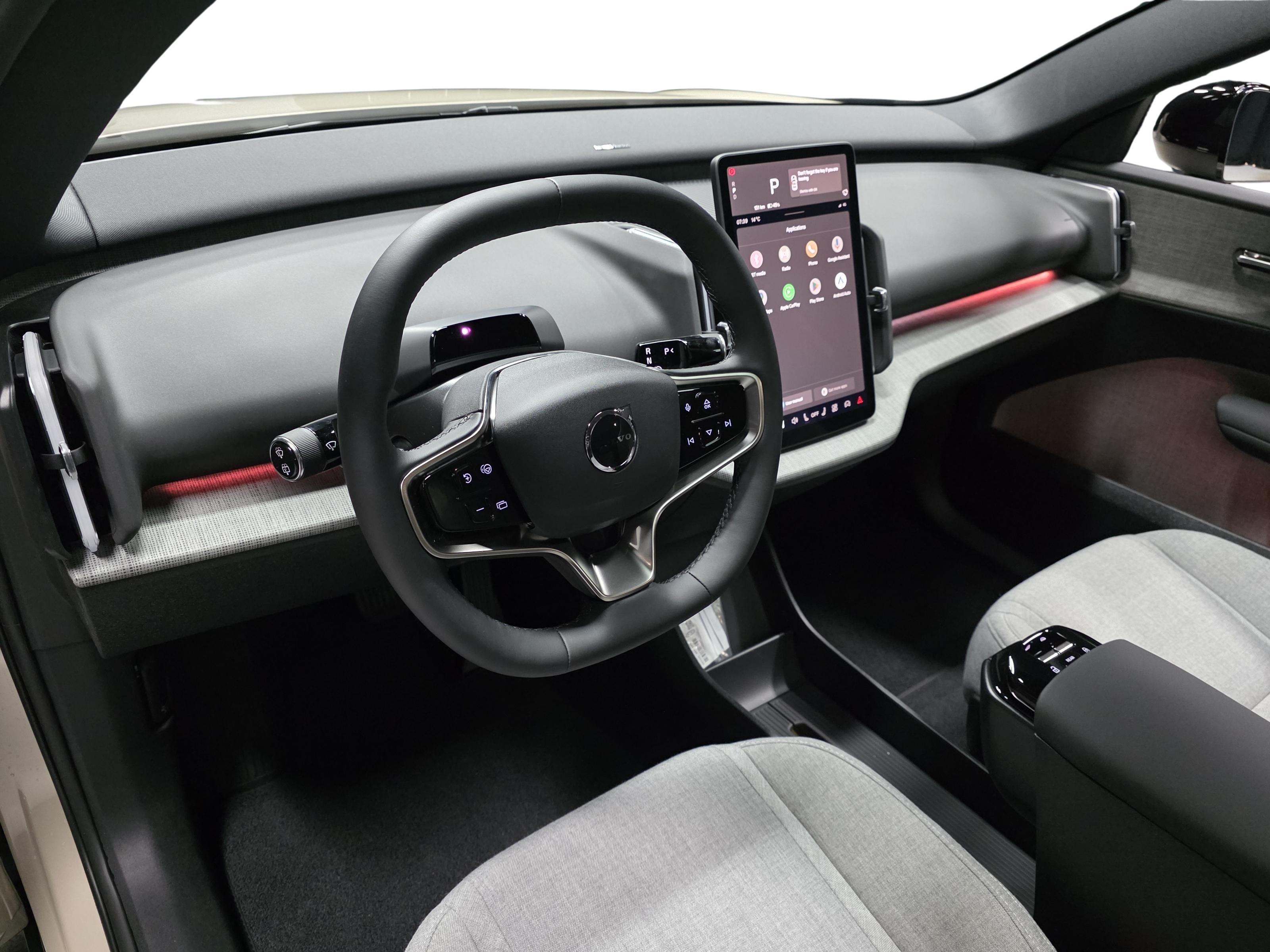Volvo EX30 8
