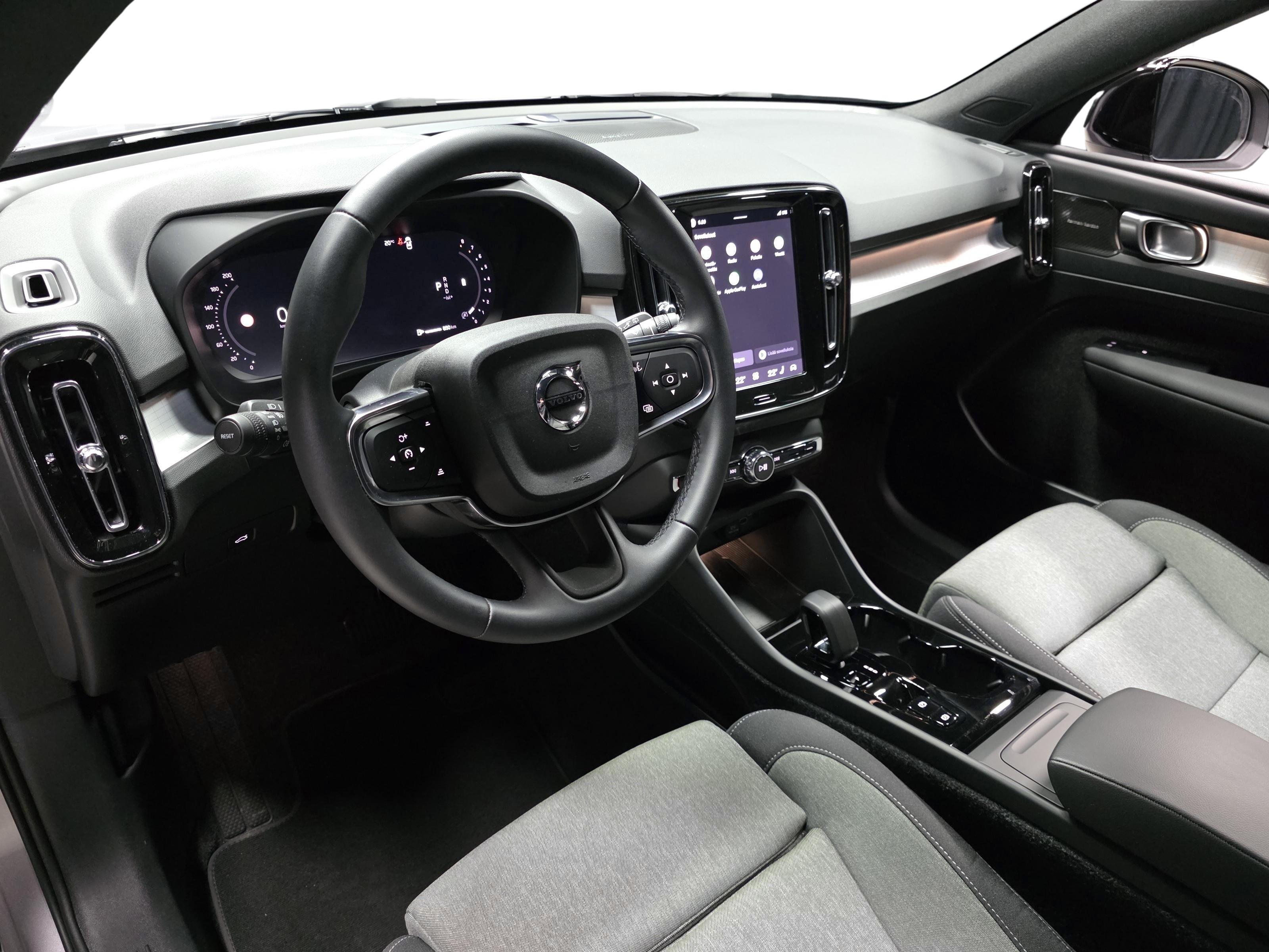 Volvo XC40 8