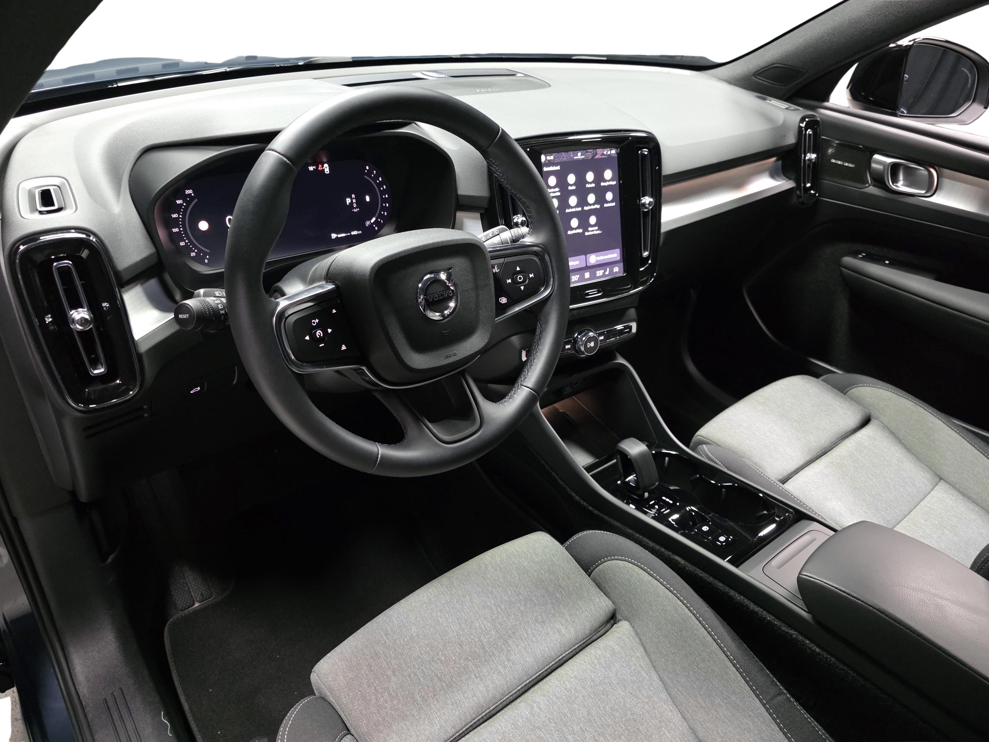 Volvo XC40 8