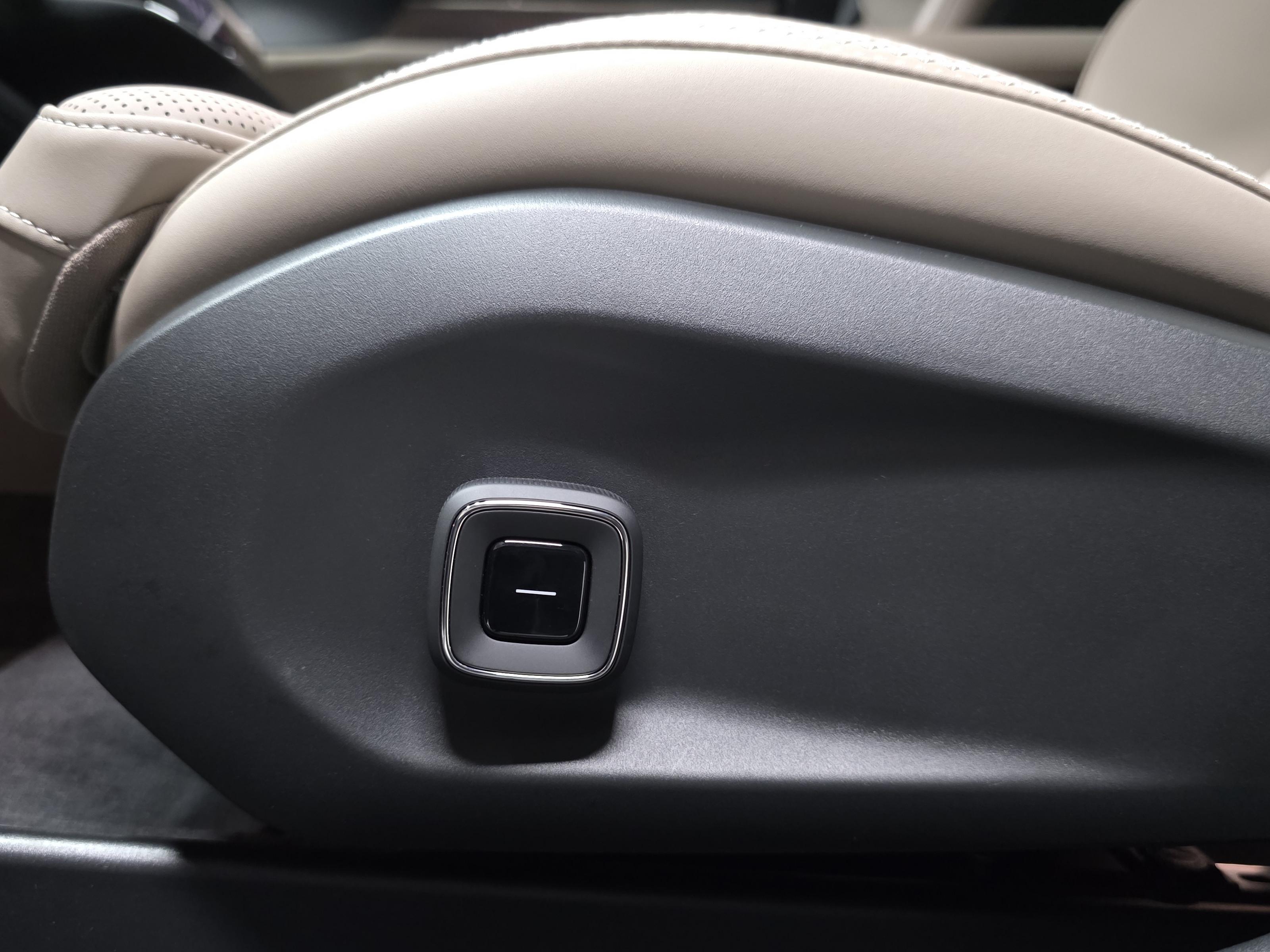 Volvo ES90 15