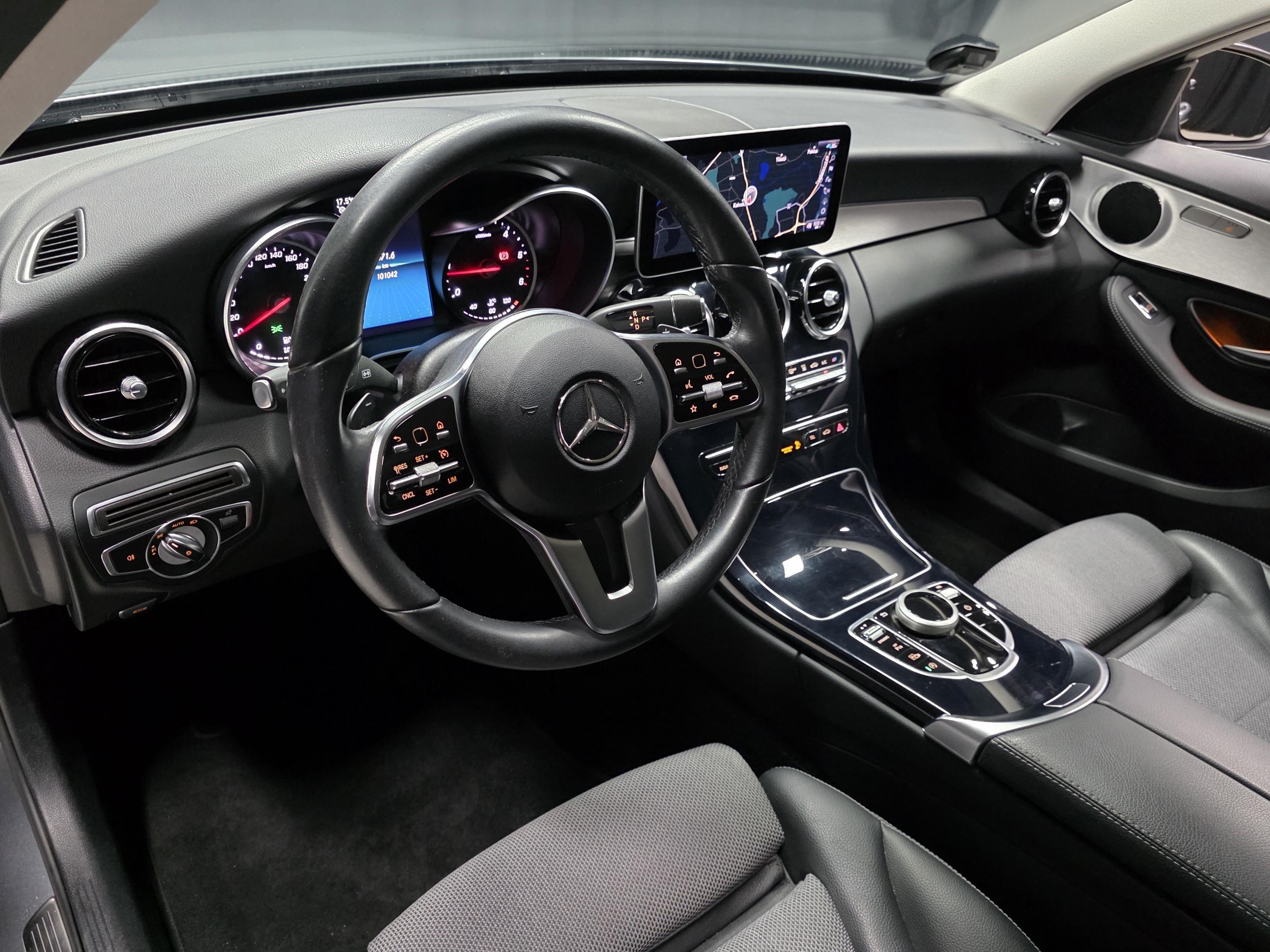 Mercedes-Benz C 8