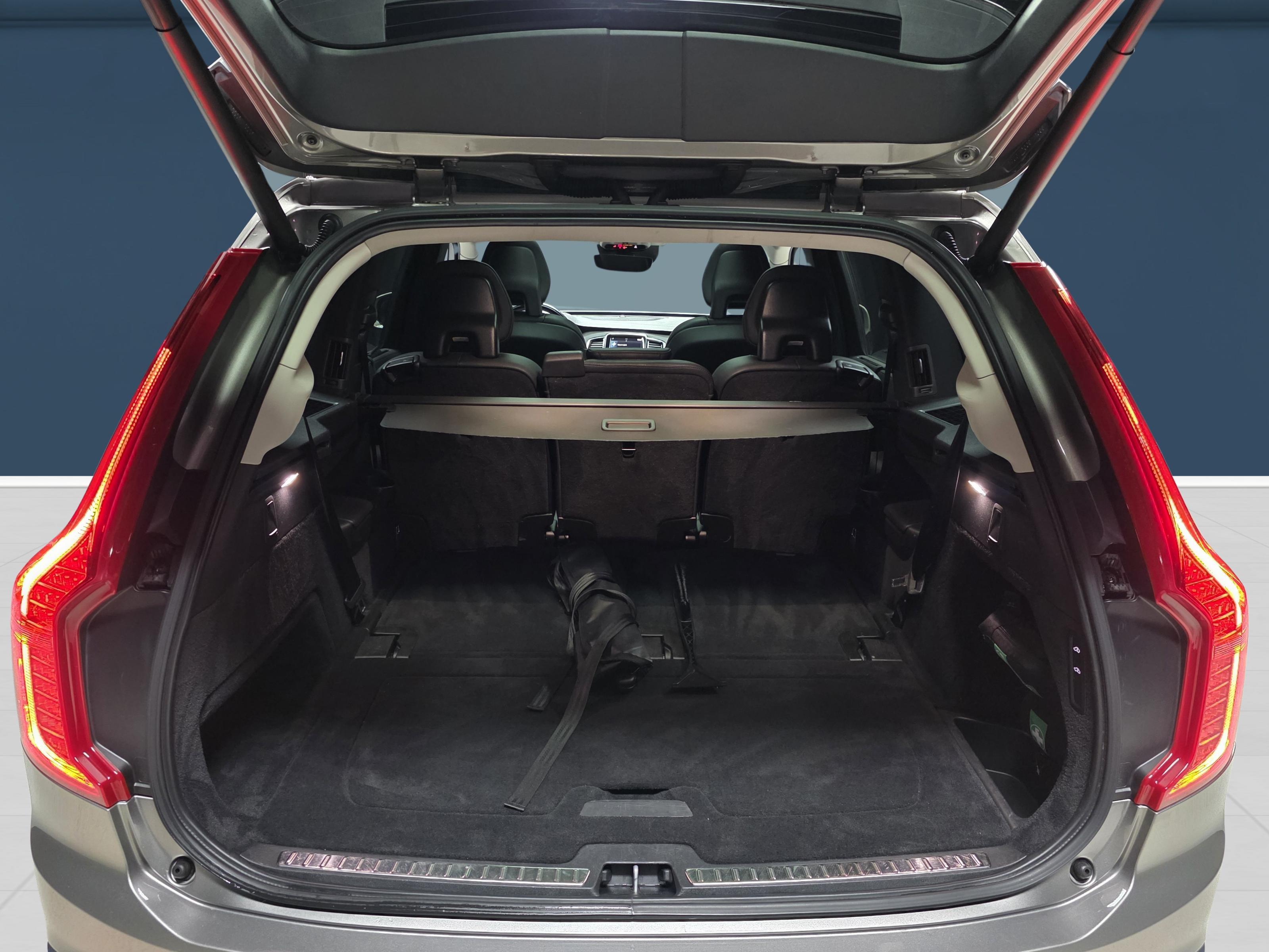 Volvo XC90 11