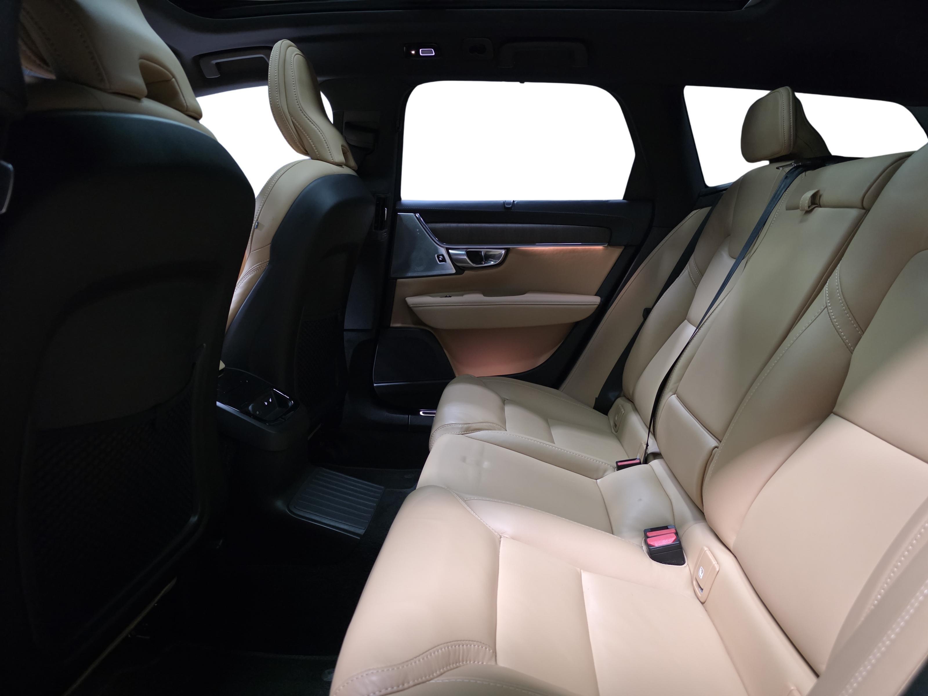 Volvo V90 9