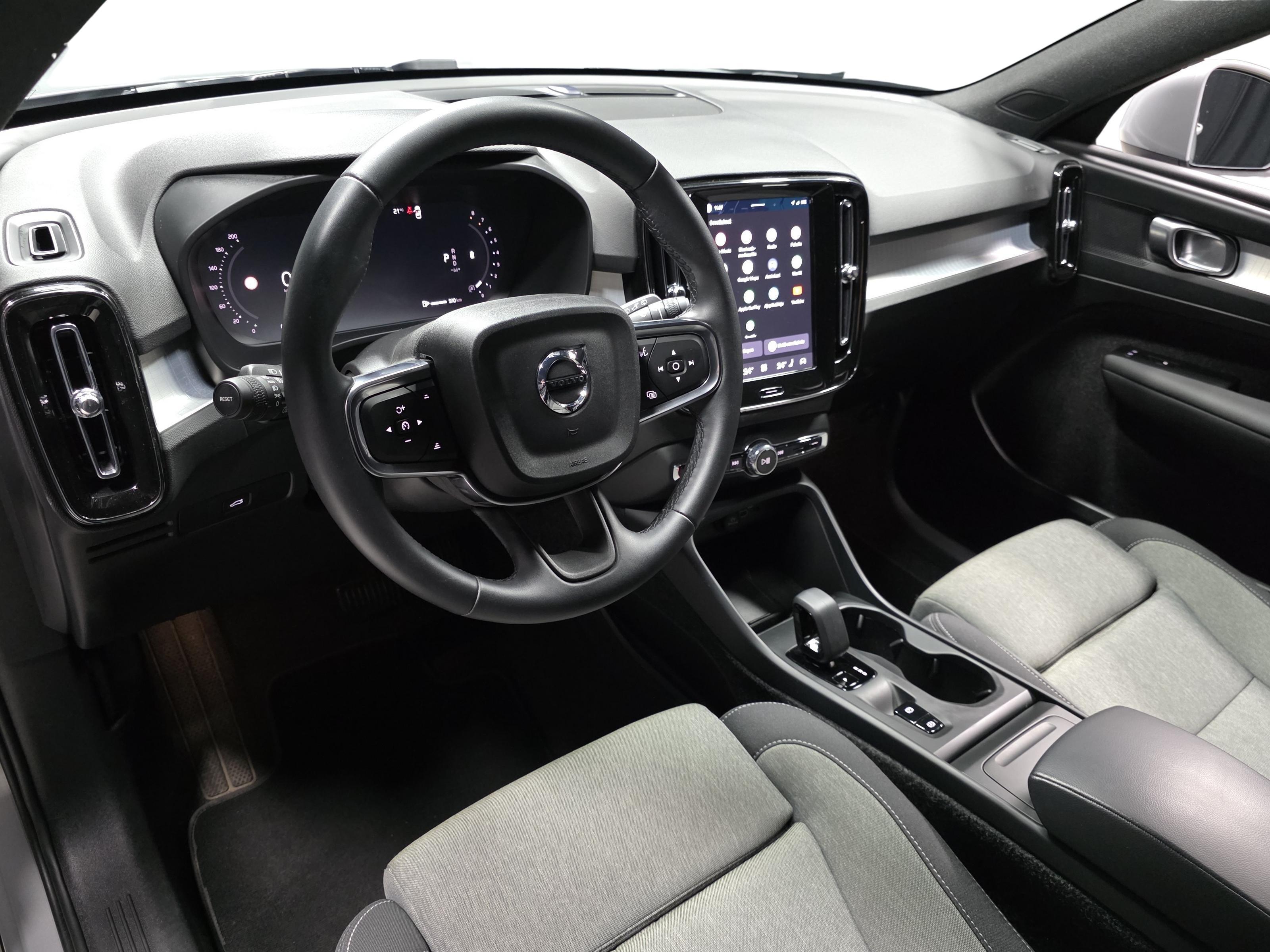 Volvo XC40 8