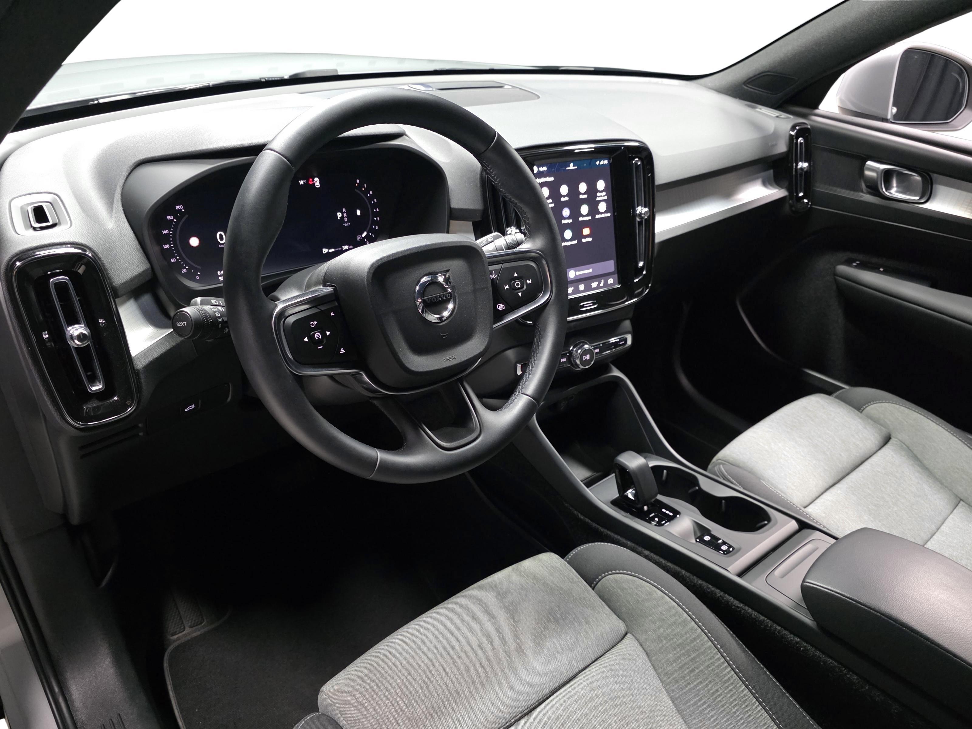 Volvo XC40 8