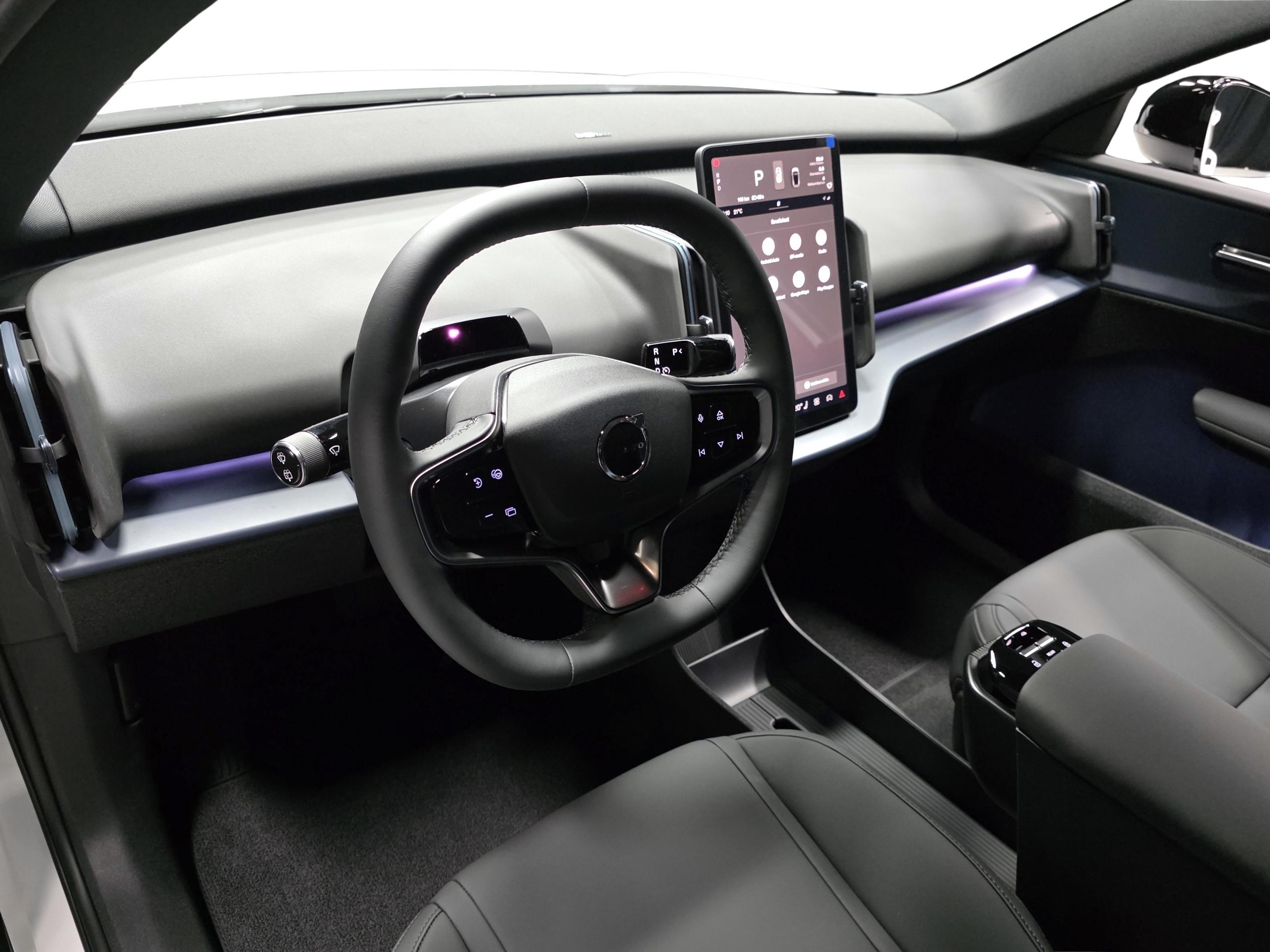 Volvo EX30 8