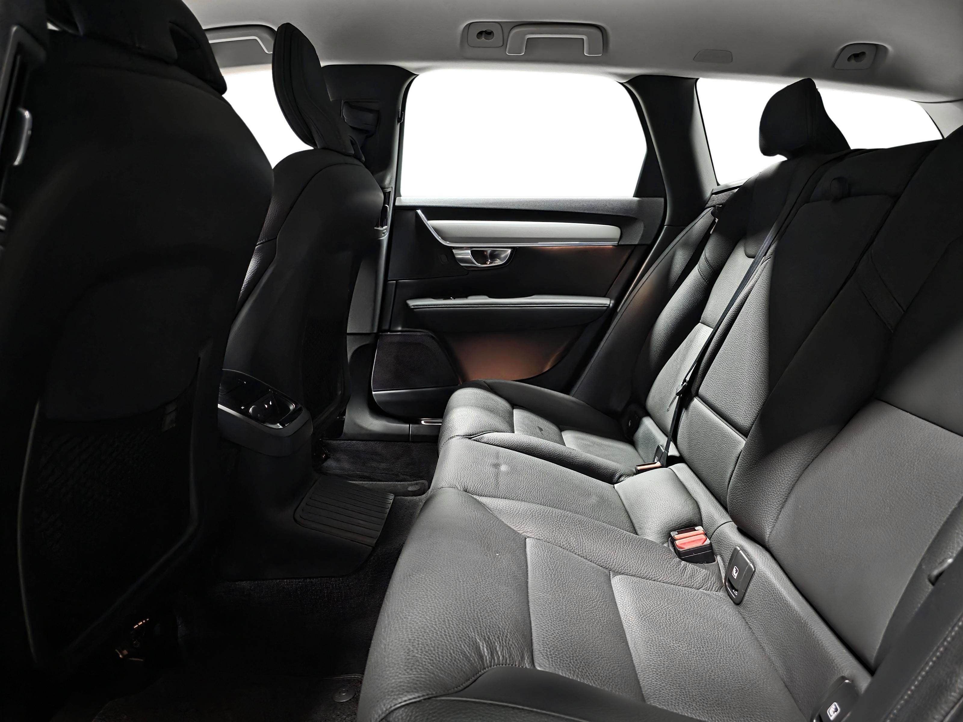 Volvo V90 9