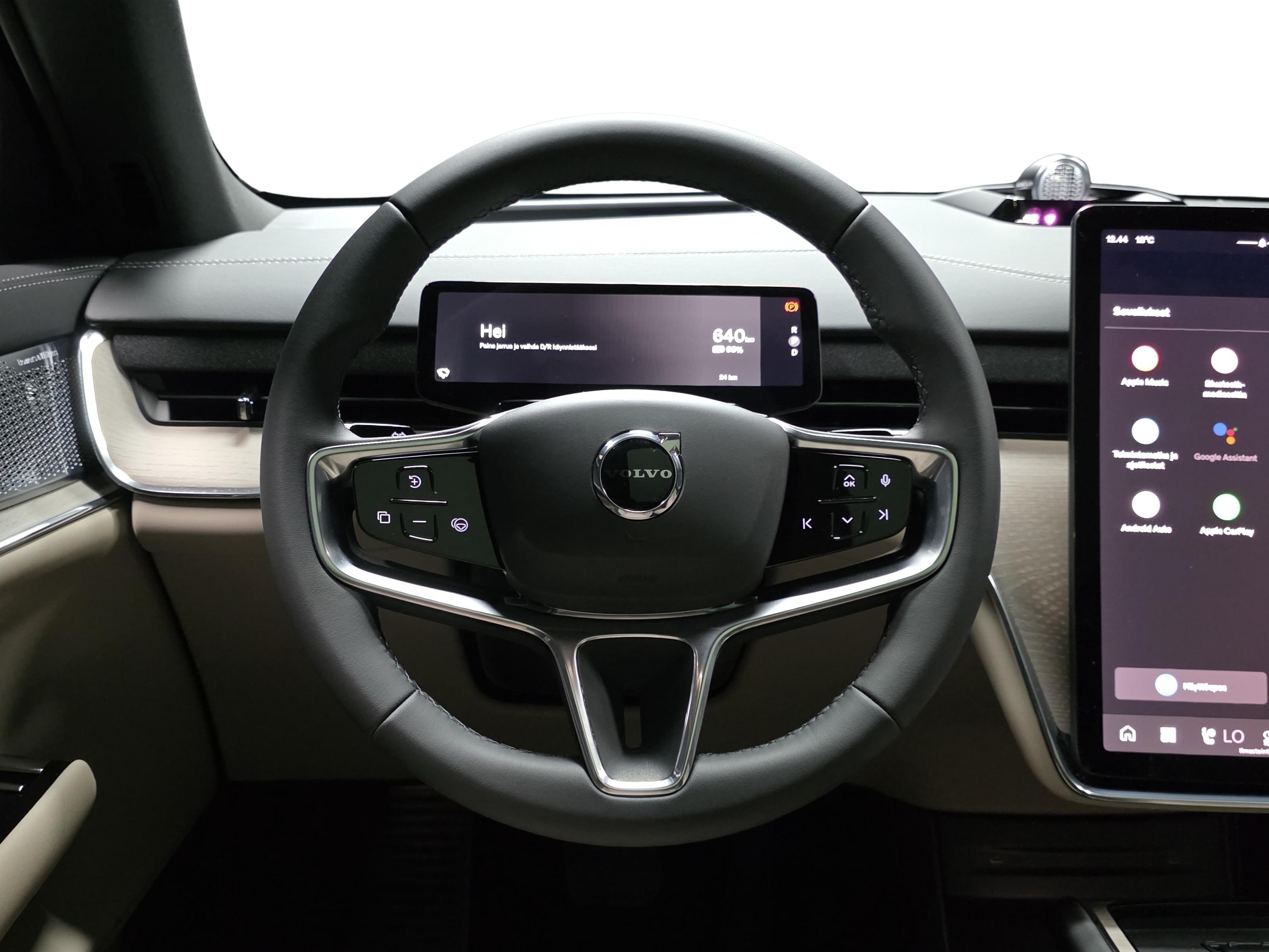 Volvo EX90 10