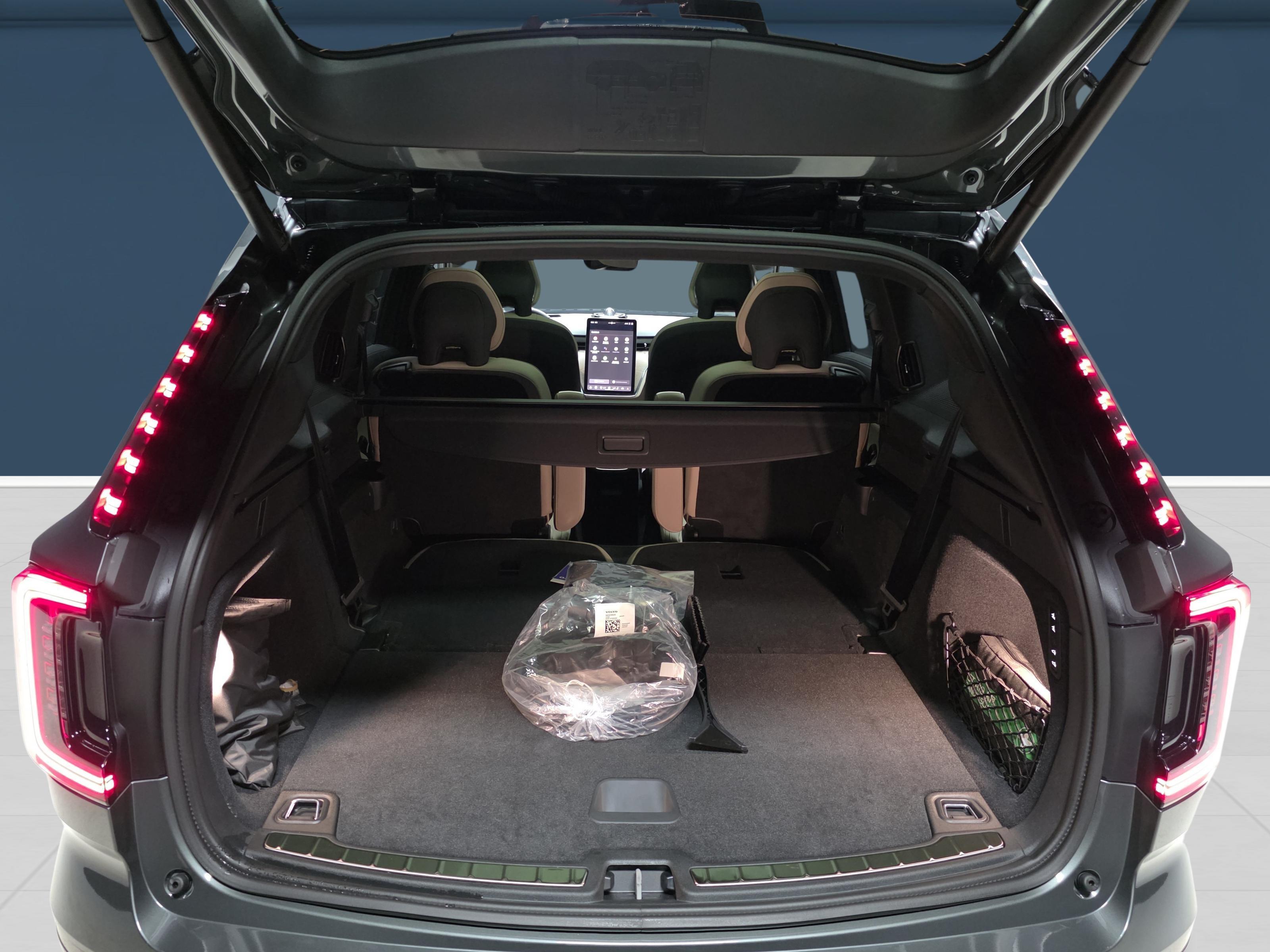 Volvo EX90 11