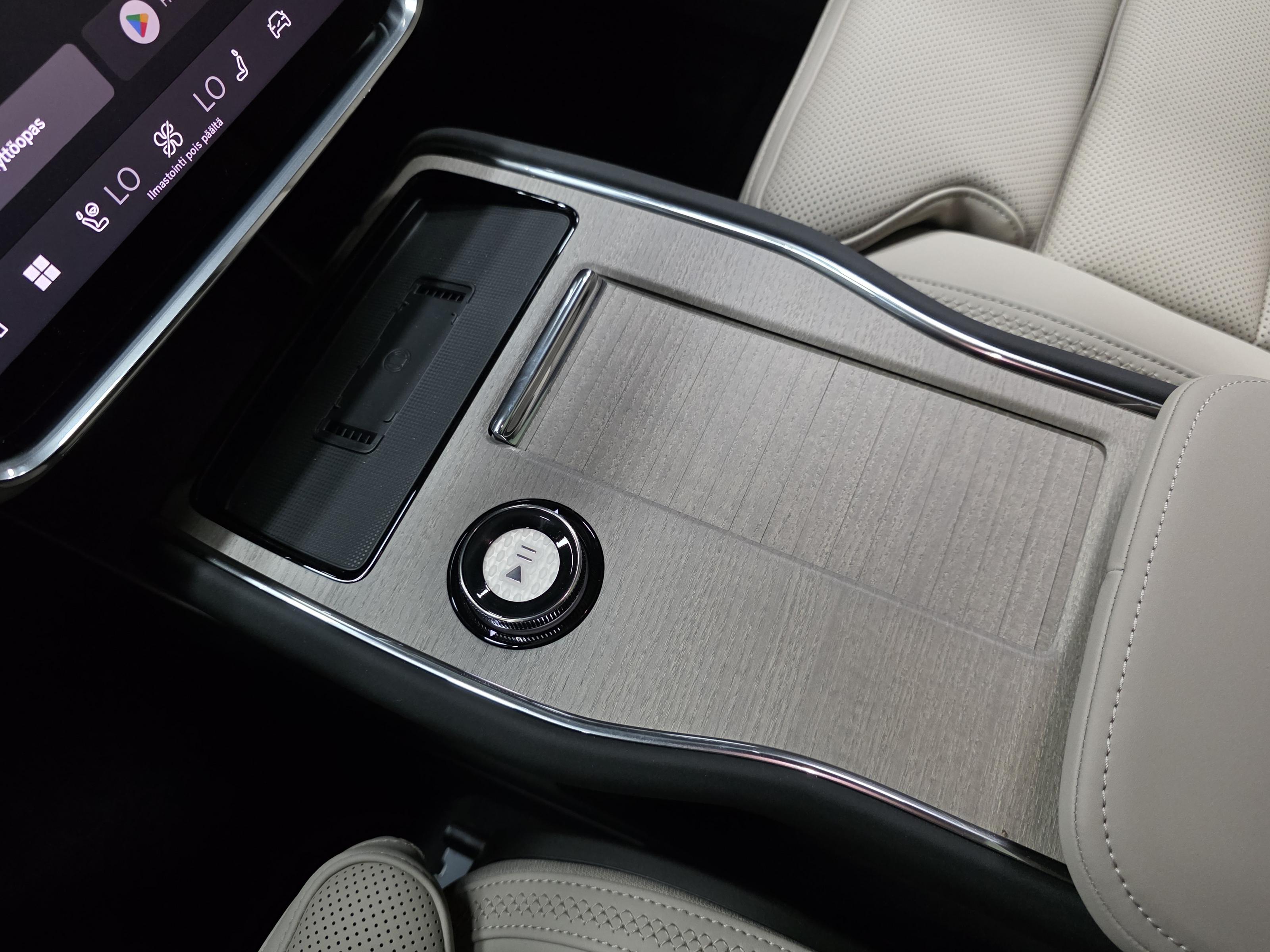 Volvo EX90 13