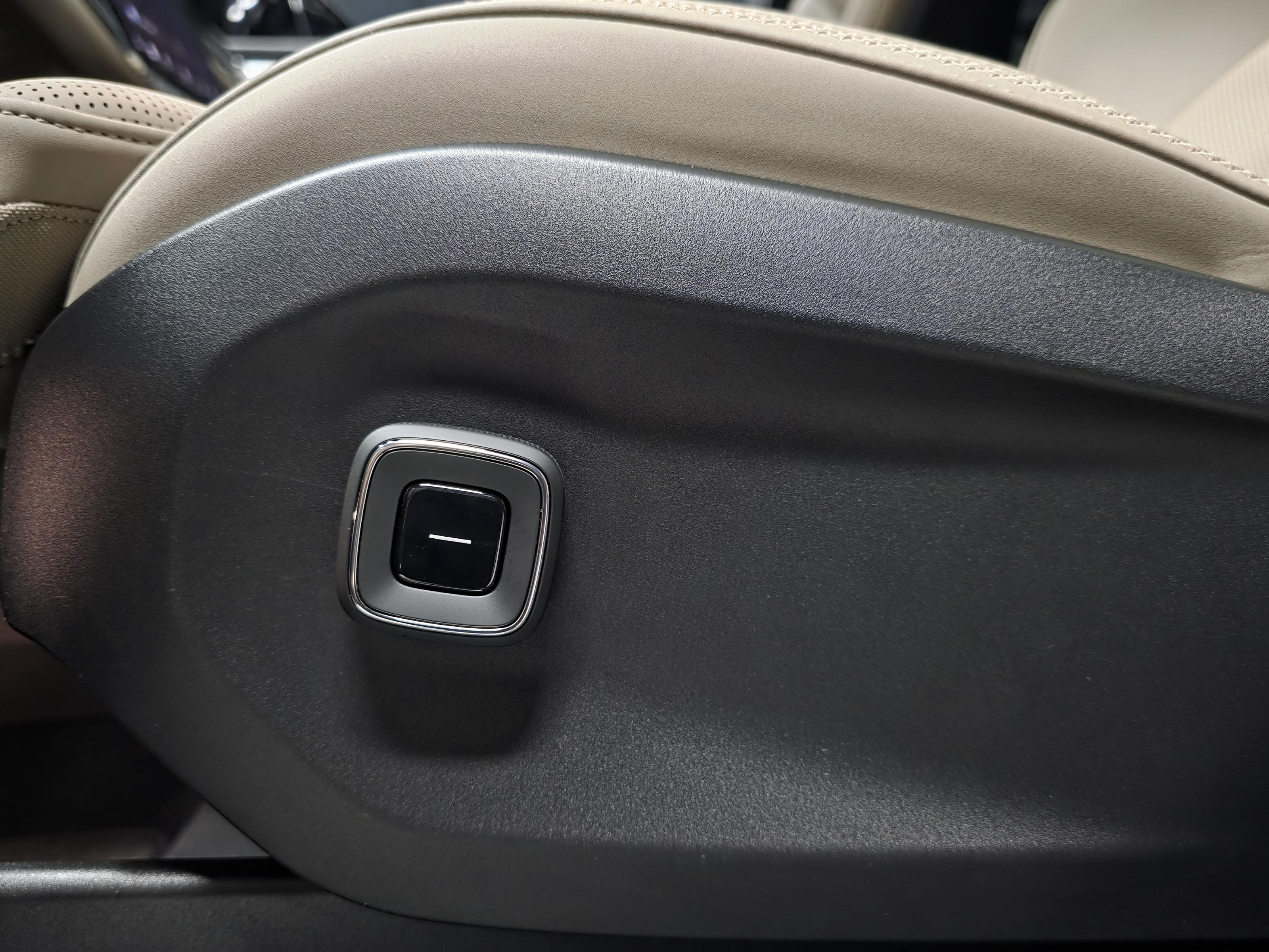 Volvo EX90 15