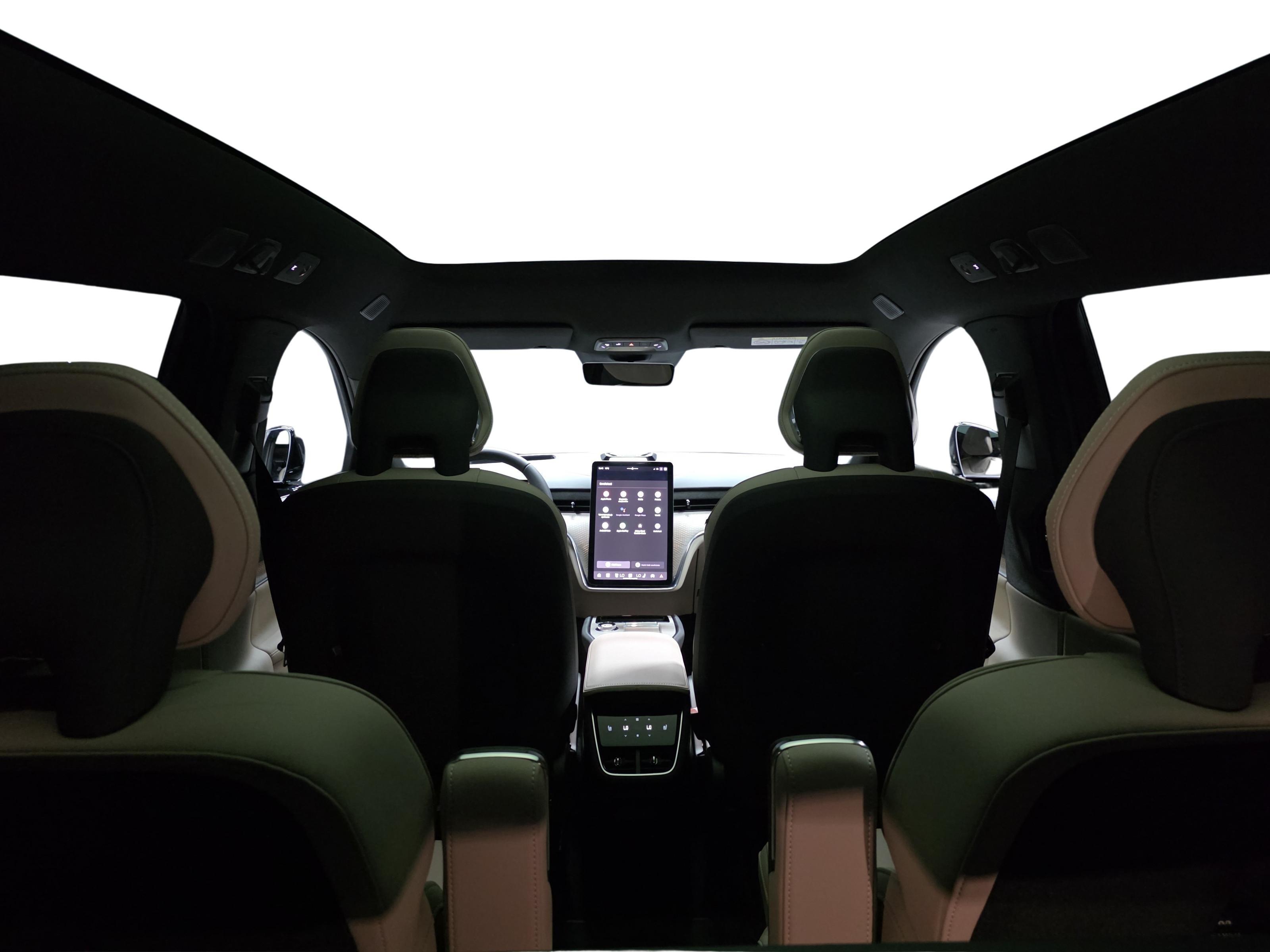 Volvo EX90 16