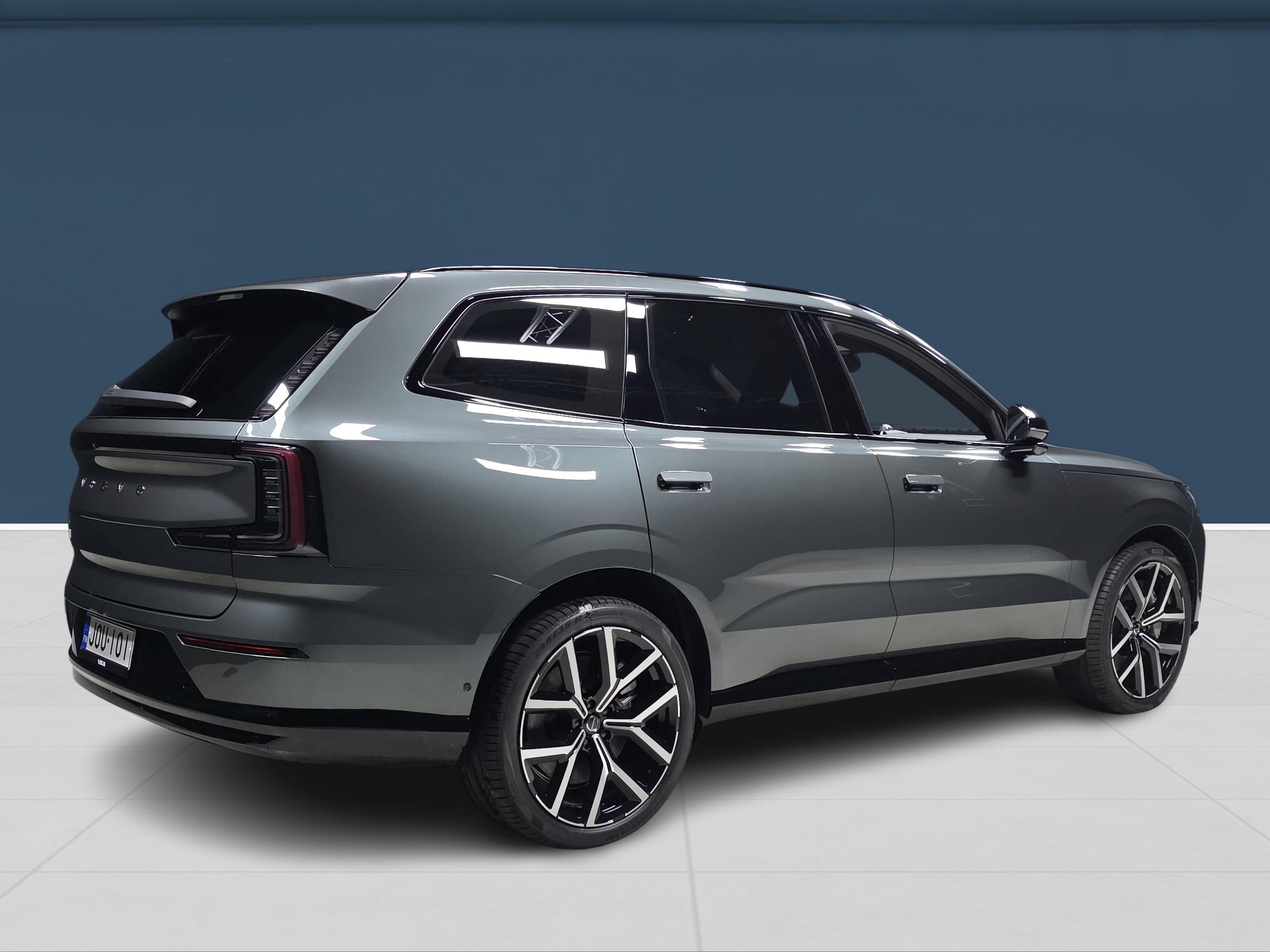 Volvo EX90 4