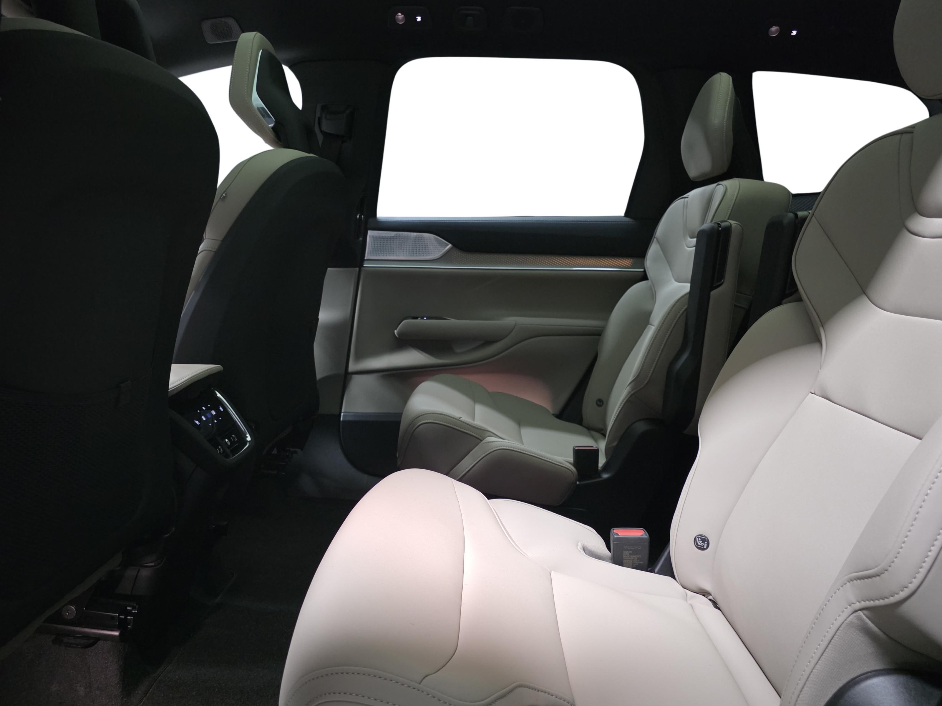Volvo EX90 9