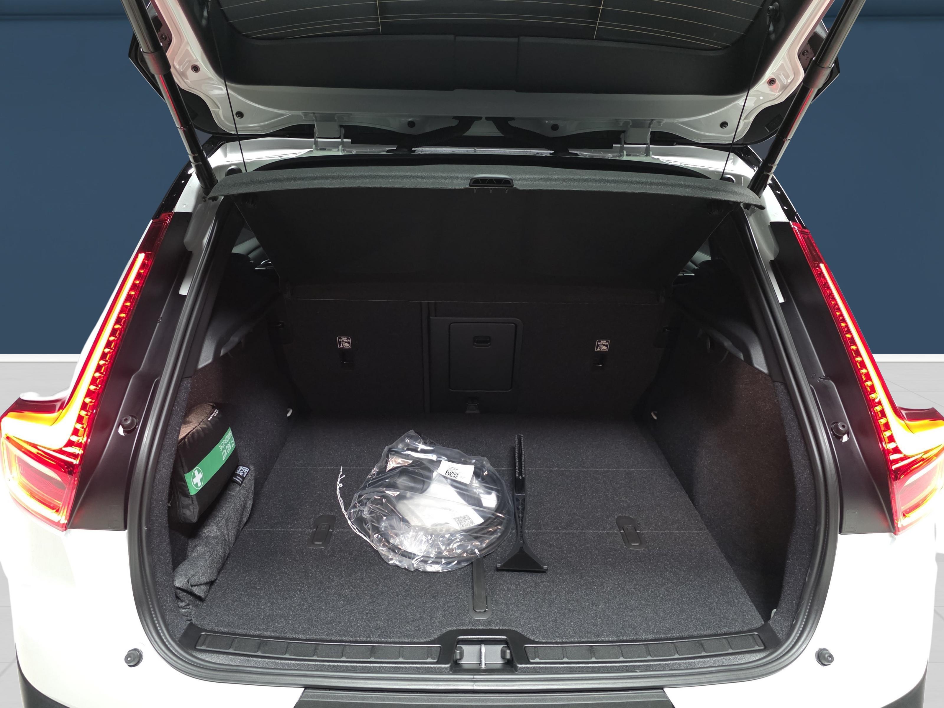 Volvo EX40 11