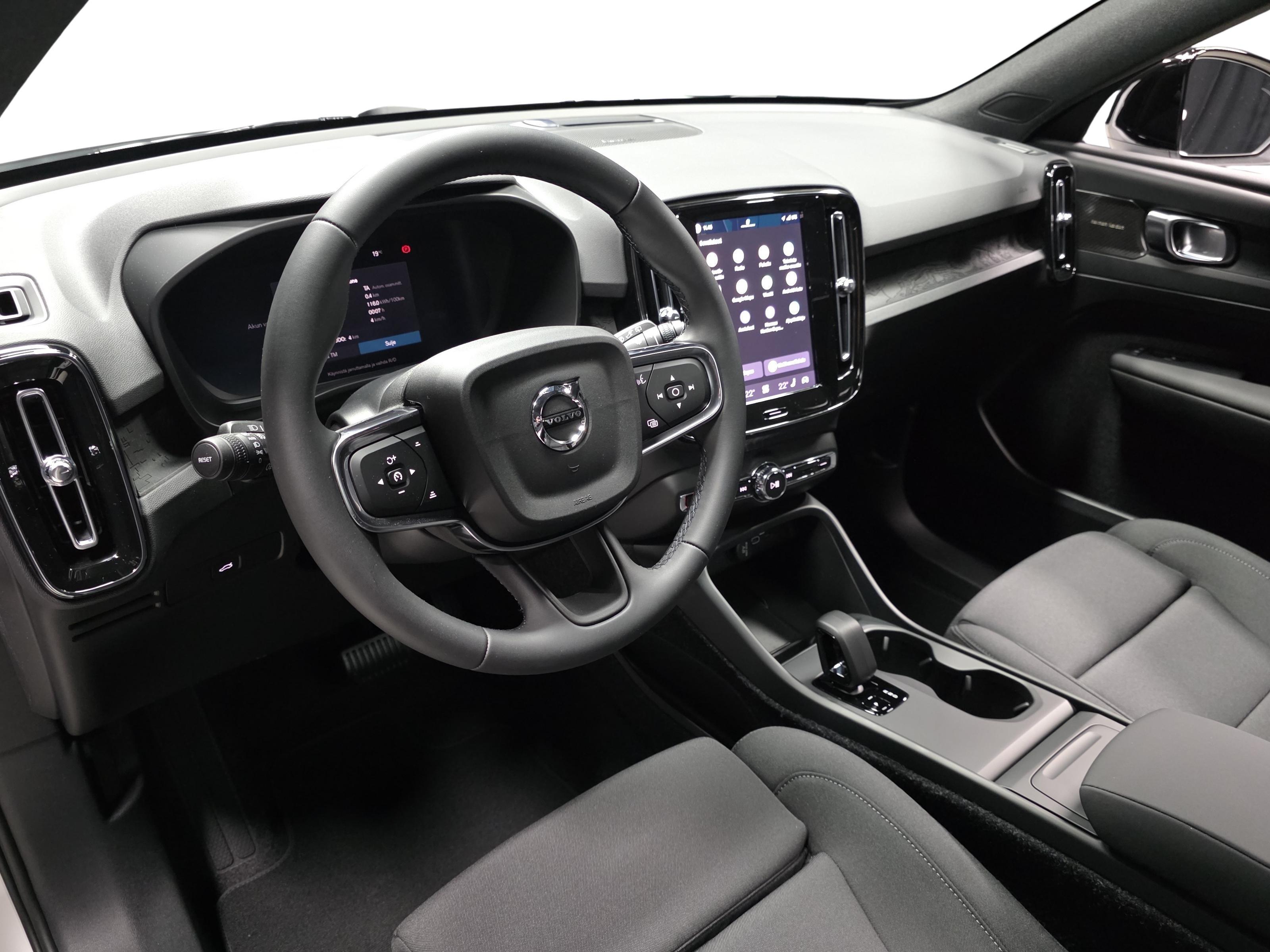 Volvo EX40 8
