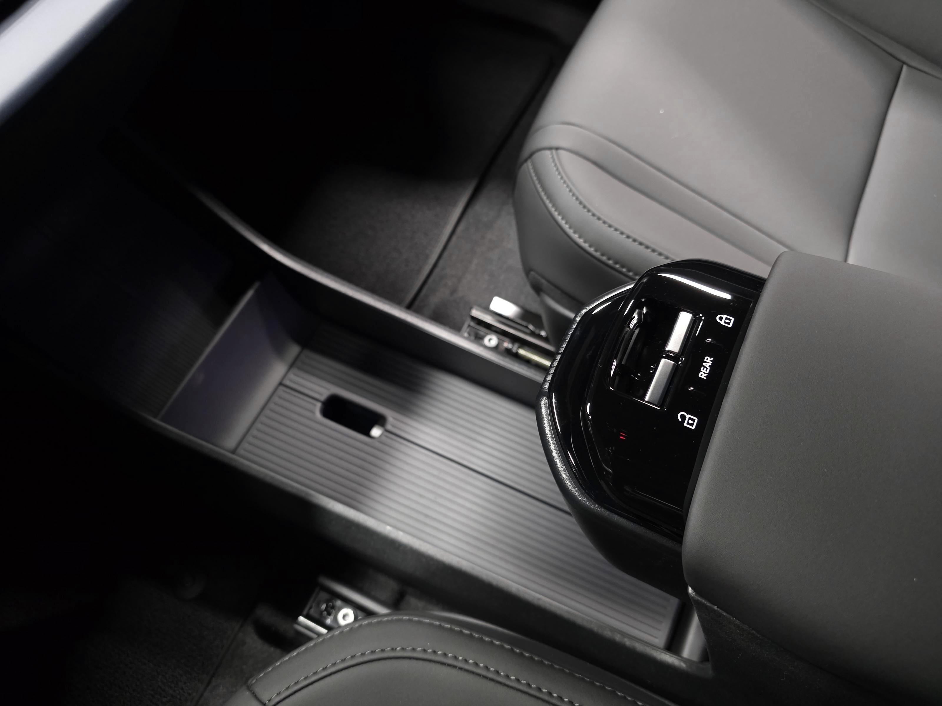 Volvo EX30 12