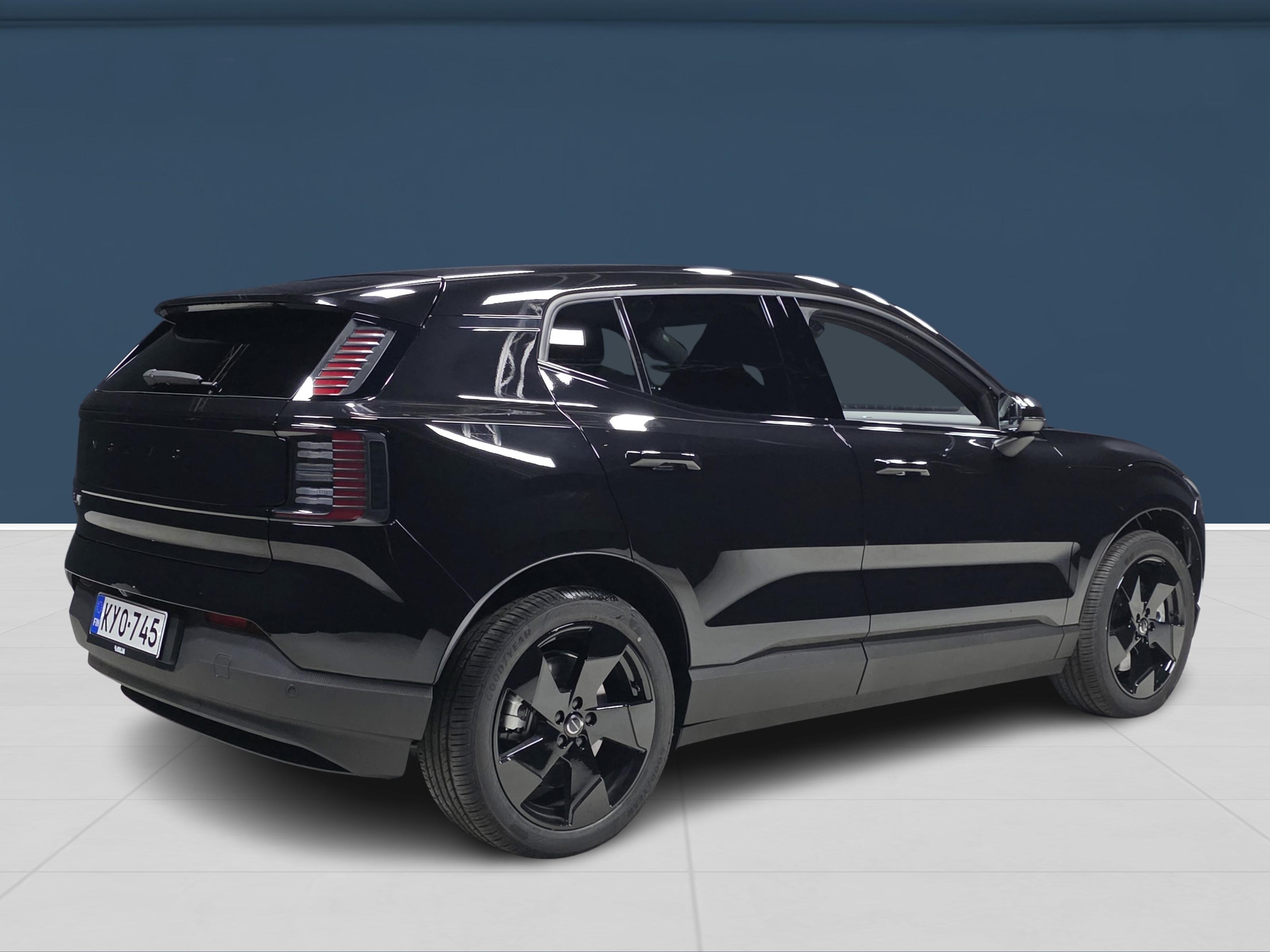 Volvo EX30 4