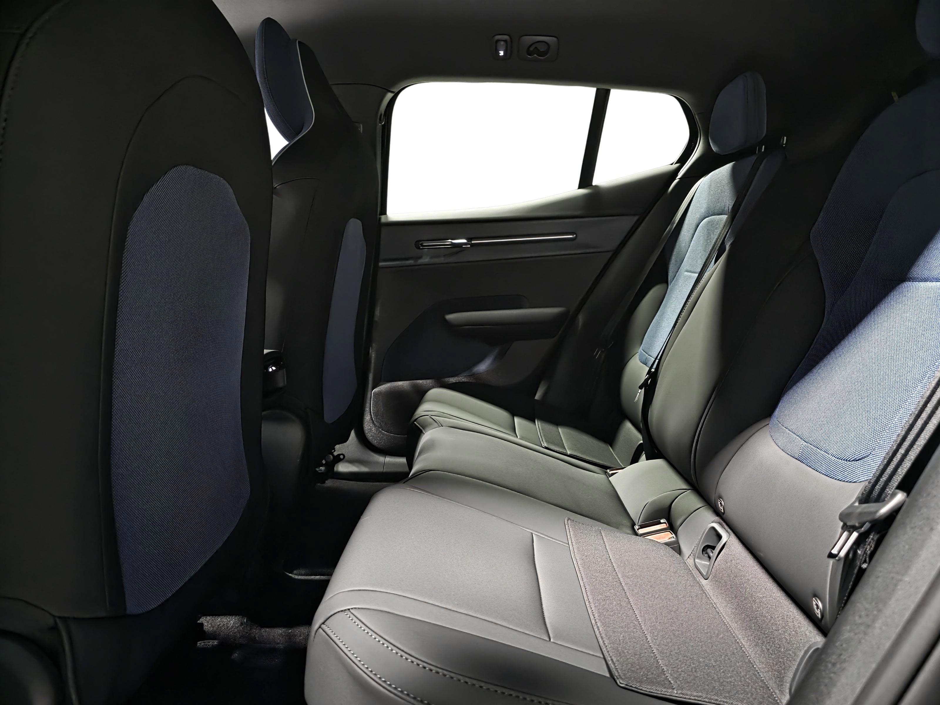 Volvo EX30 9