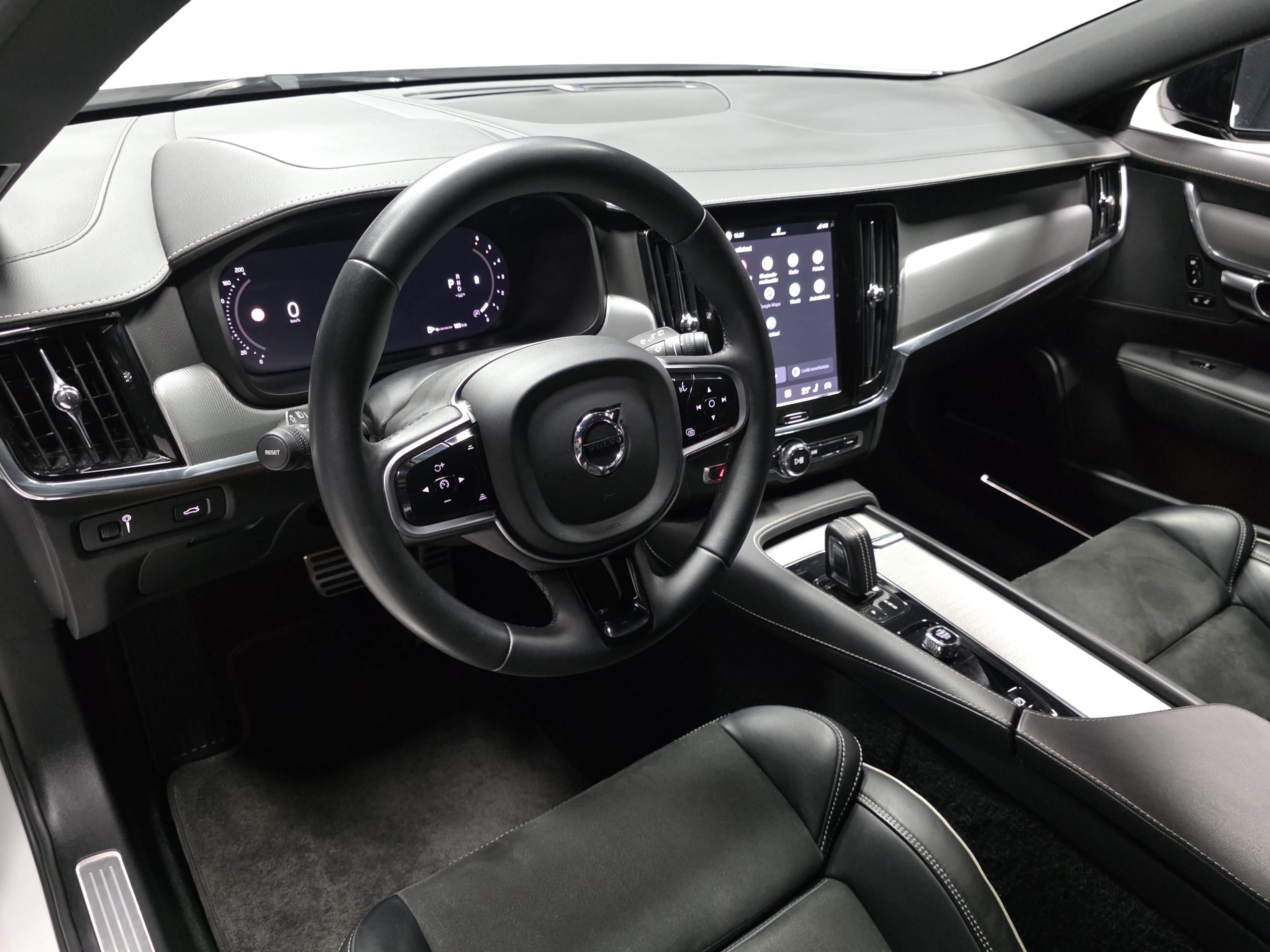 Volvo V90 8