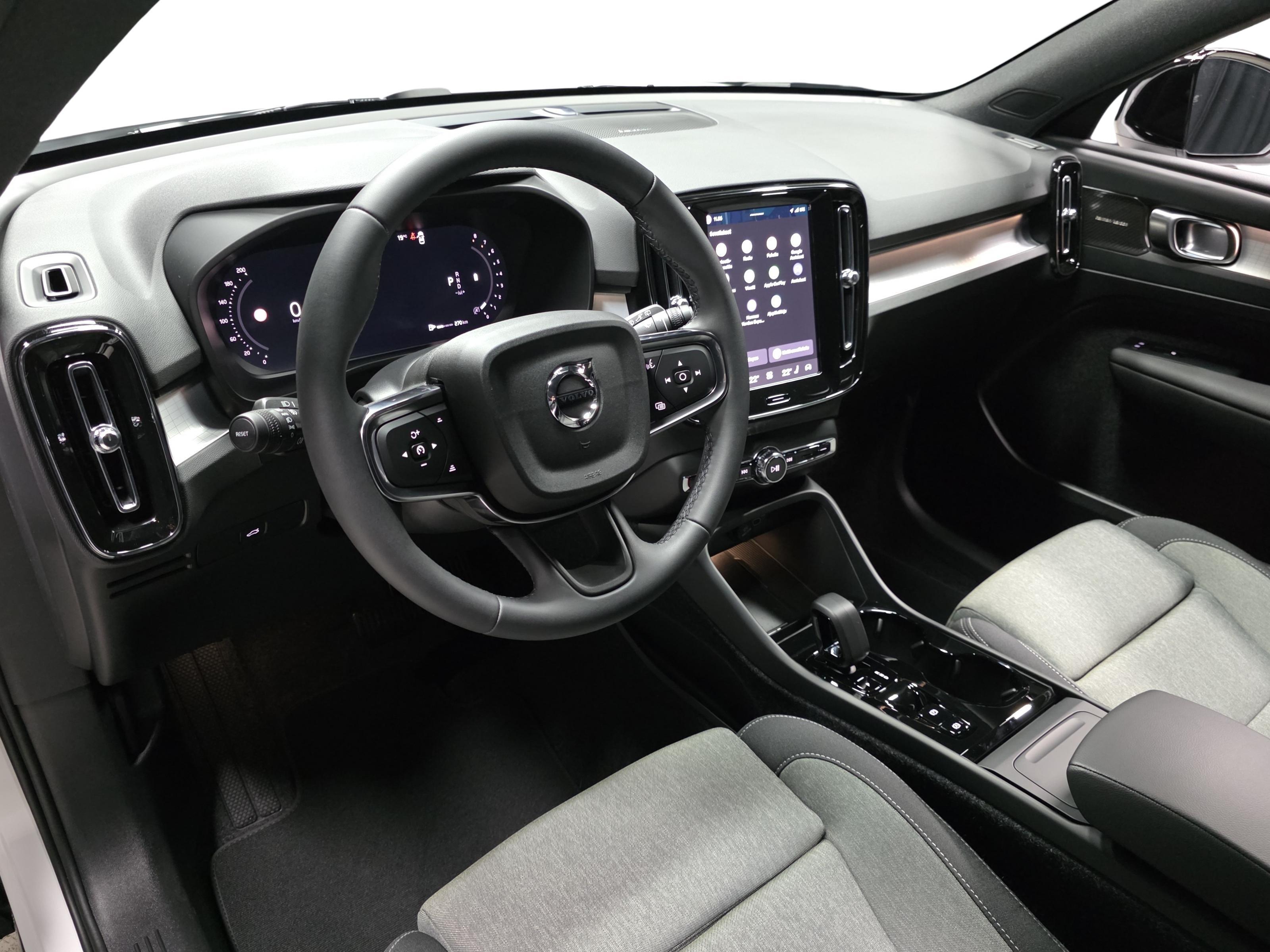 Volvo XC40 8