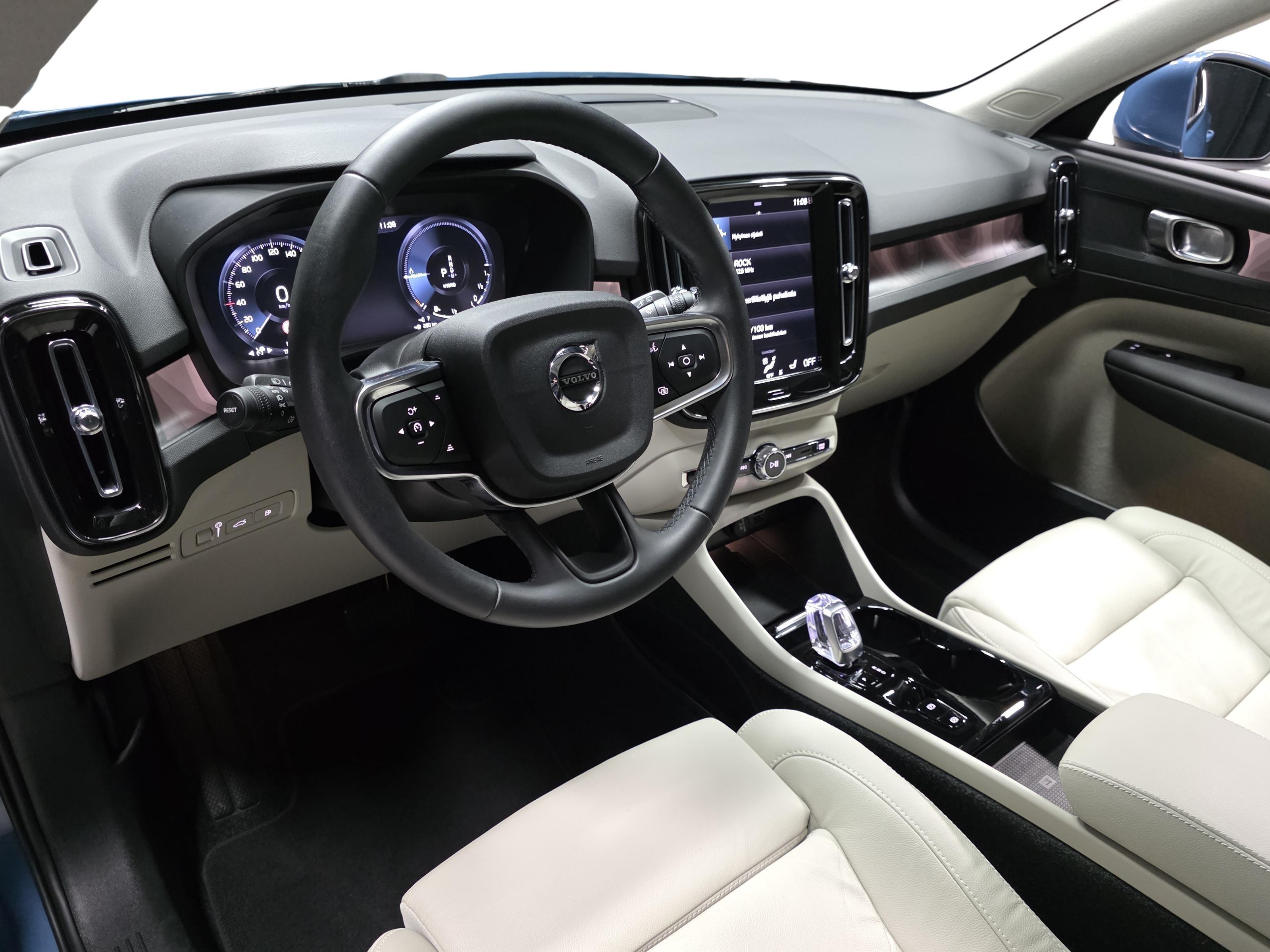 Volvo XC40 8