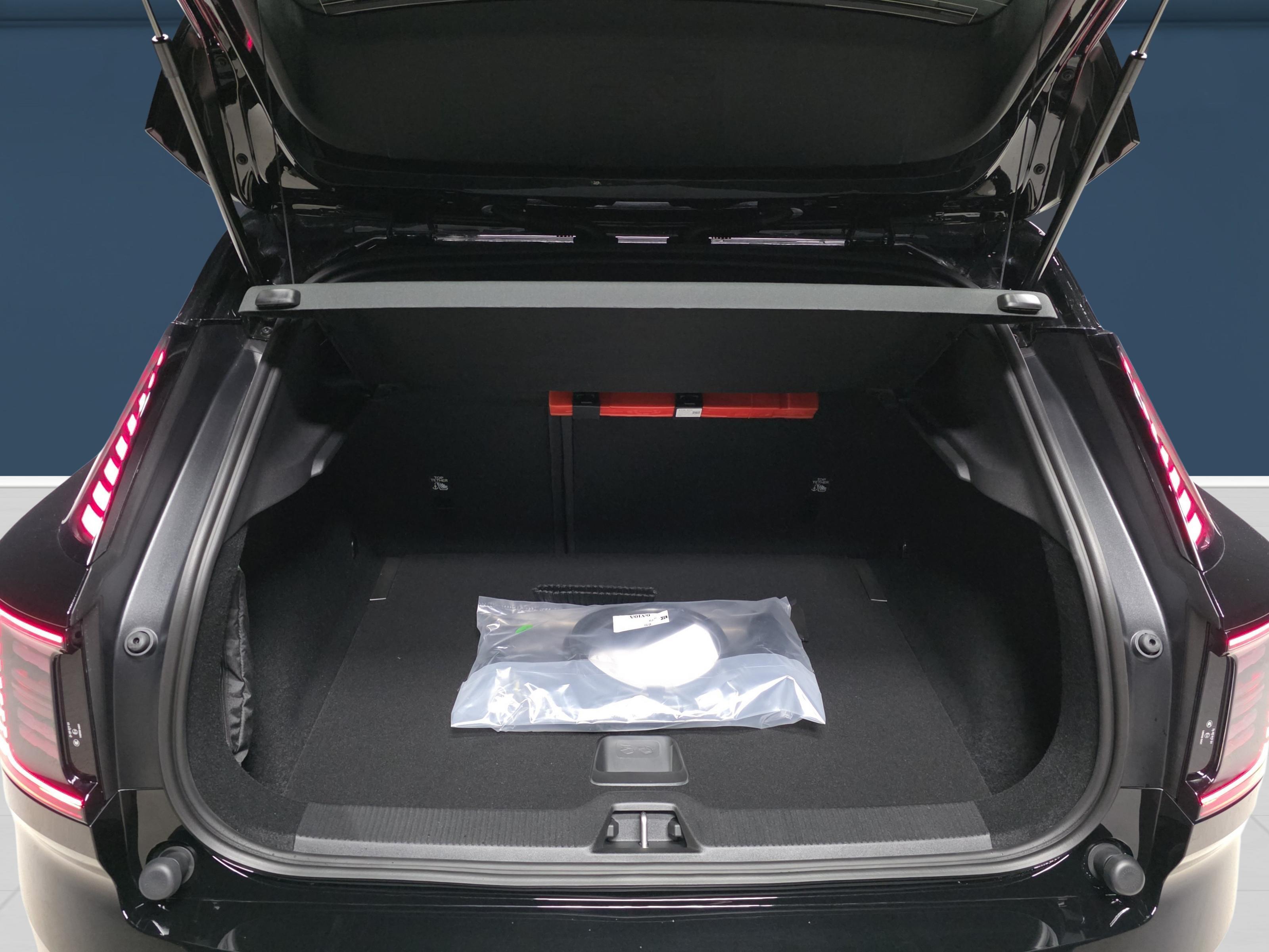 Volvo EX30 11